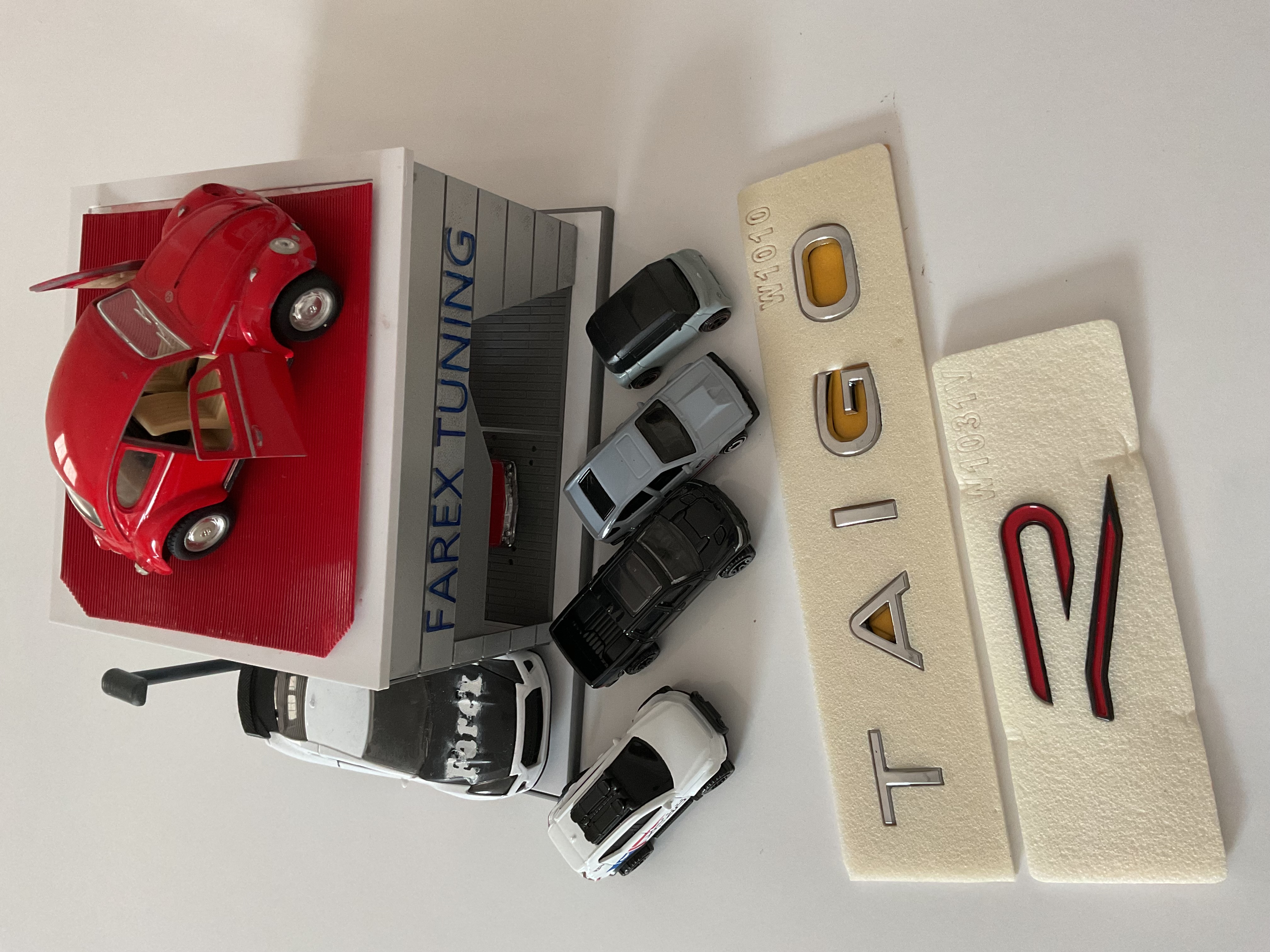 Volkswagen Taigo Krom Boşluklu ve R Büyük (Siyah-Kırmızı) Yeni Nesil 3M 3D ABS