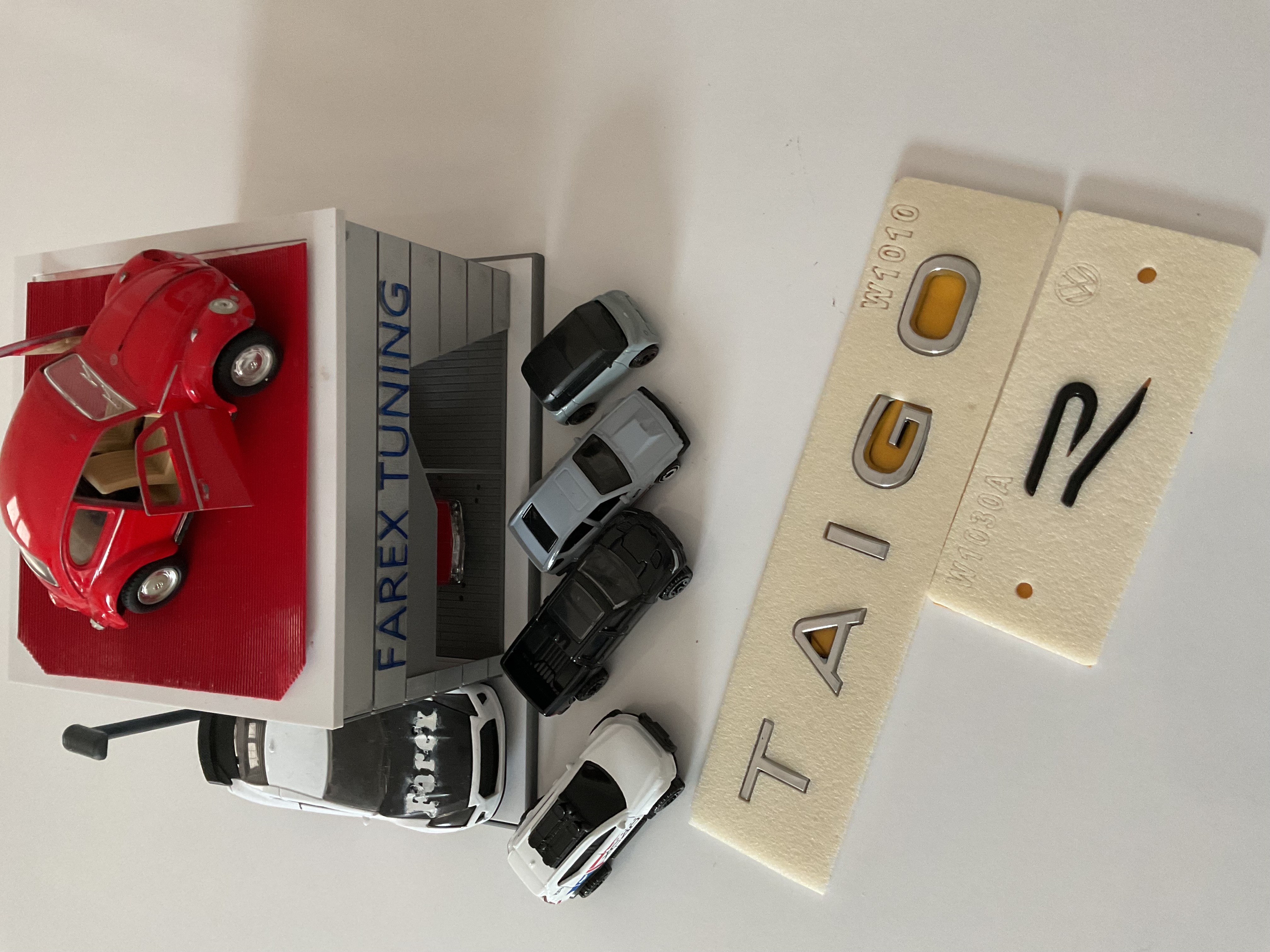 Volkswagen Taigo Krom Boşluklu ve R Büyük (Piano Black) Yeni Nesil 3M 3D ABS