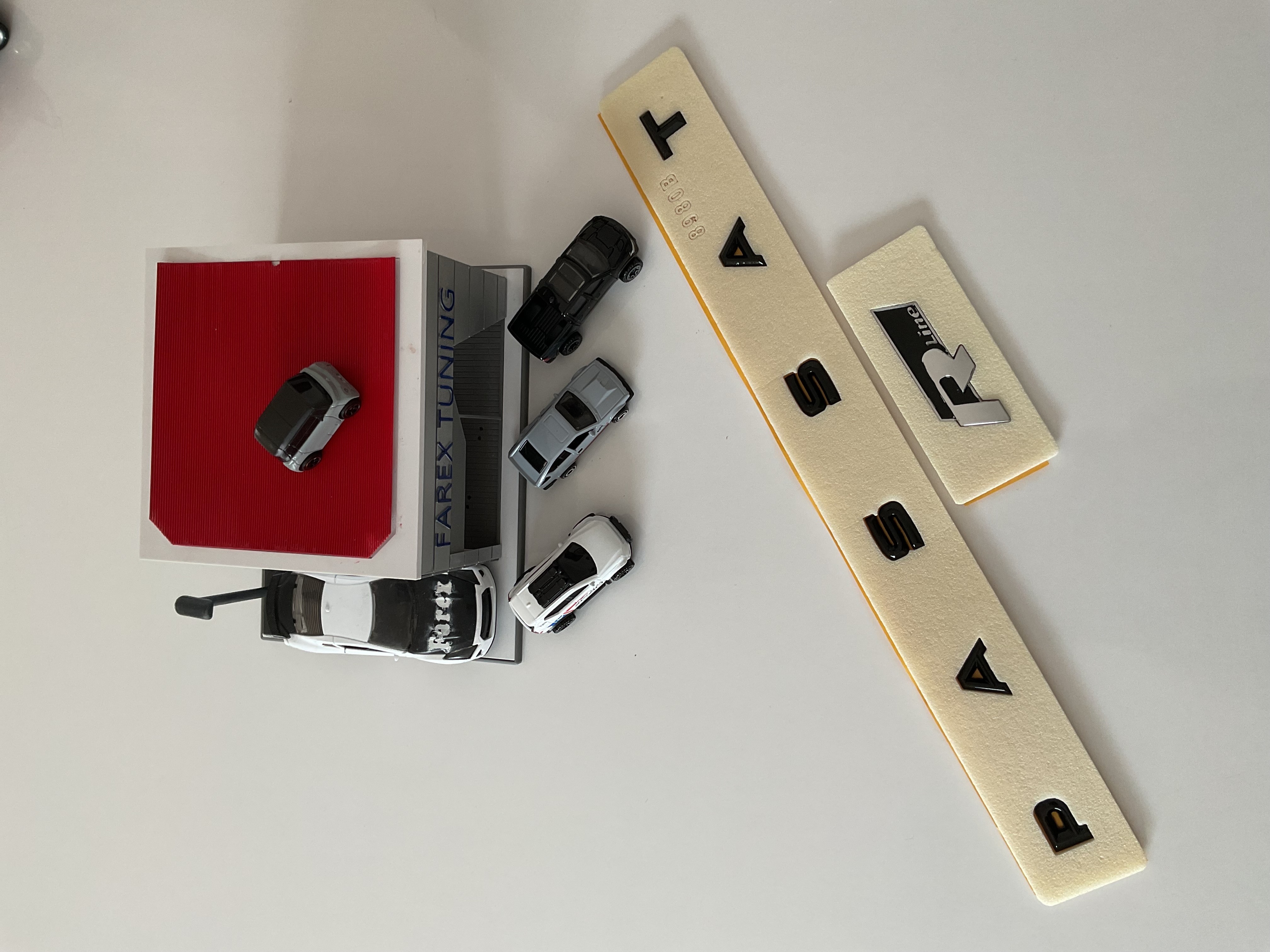 Volkswagen Passat Piano Black Boşluklu ve R Line Piano Black Bagaj Yazısı 3M 3D ABS