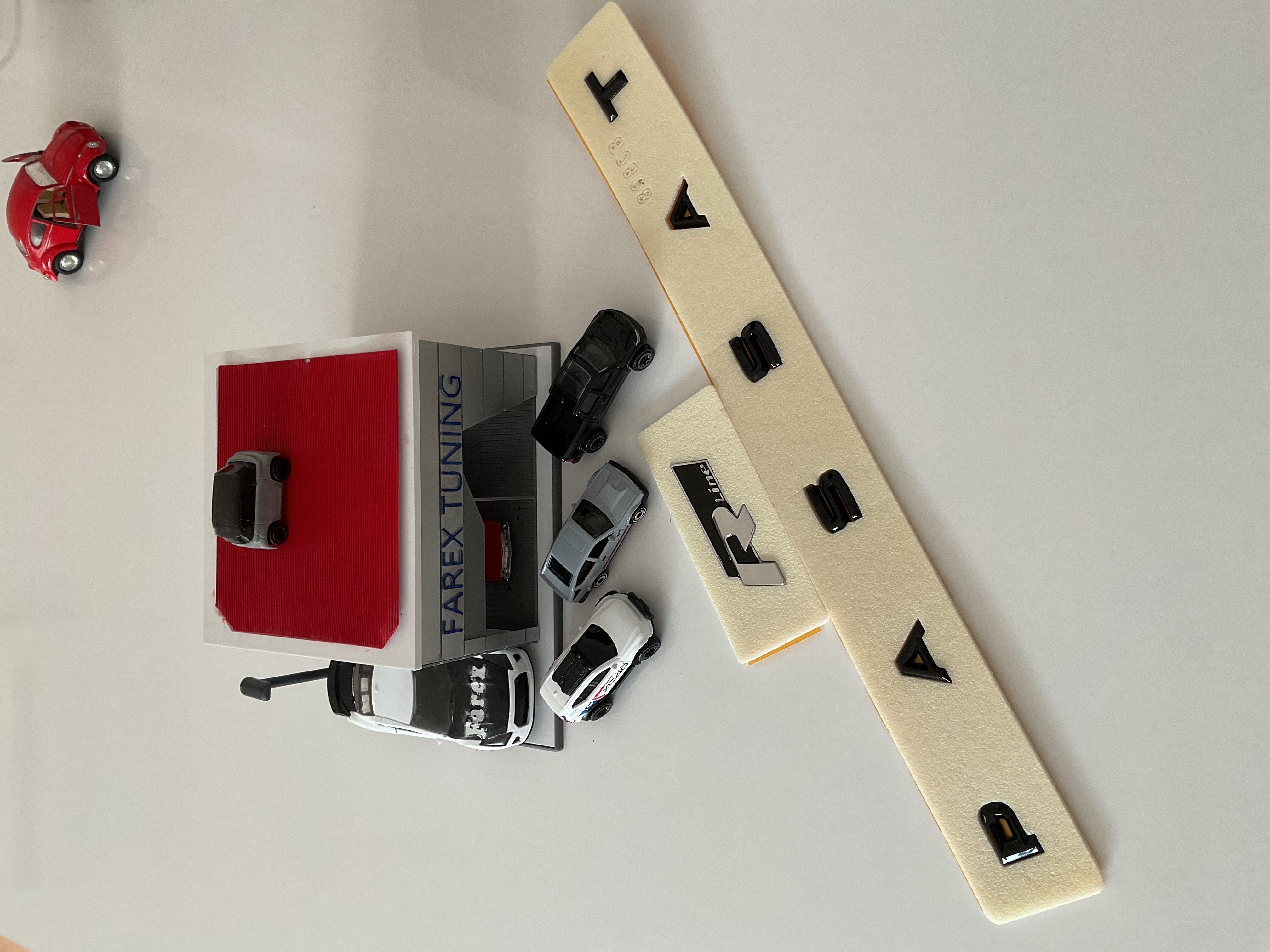 Volkswagen Passat Piano Black Boşluklu ve R Line Piano Black Bagaj Yazısı 3M 3D ABS