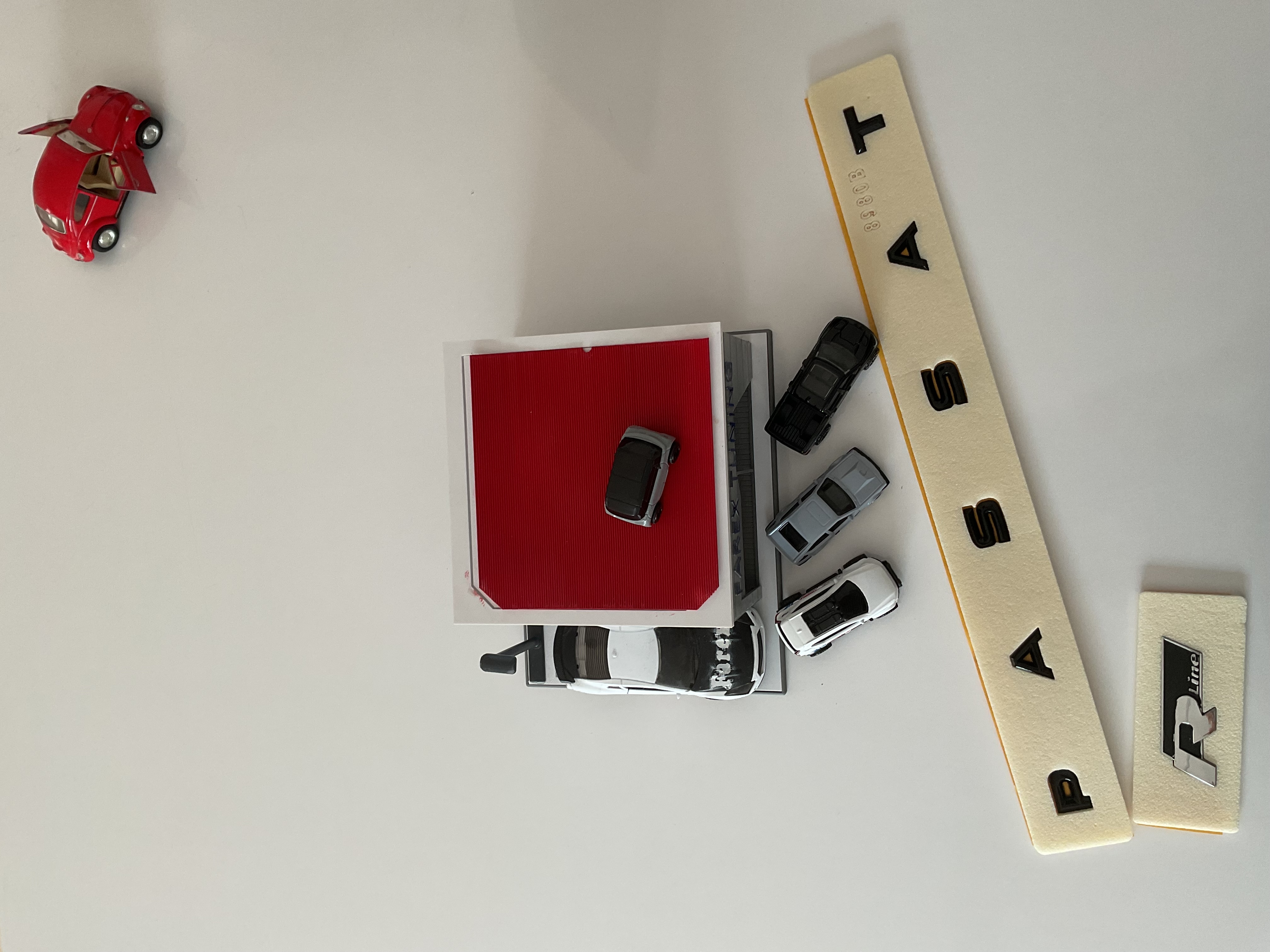 Volkswagen Passat Piano Black Boşluklu ve R Line Piano Black Bagaj Yazısı 3M 3D ABS