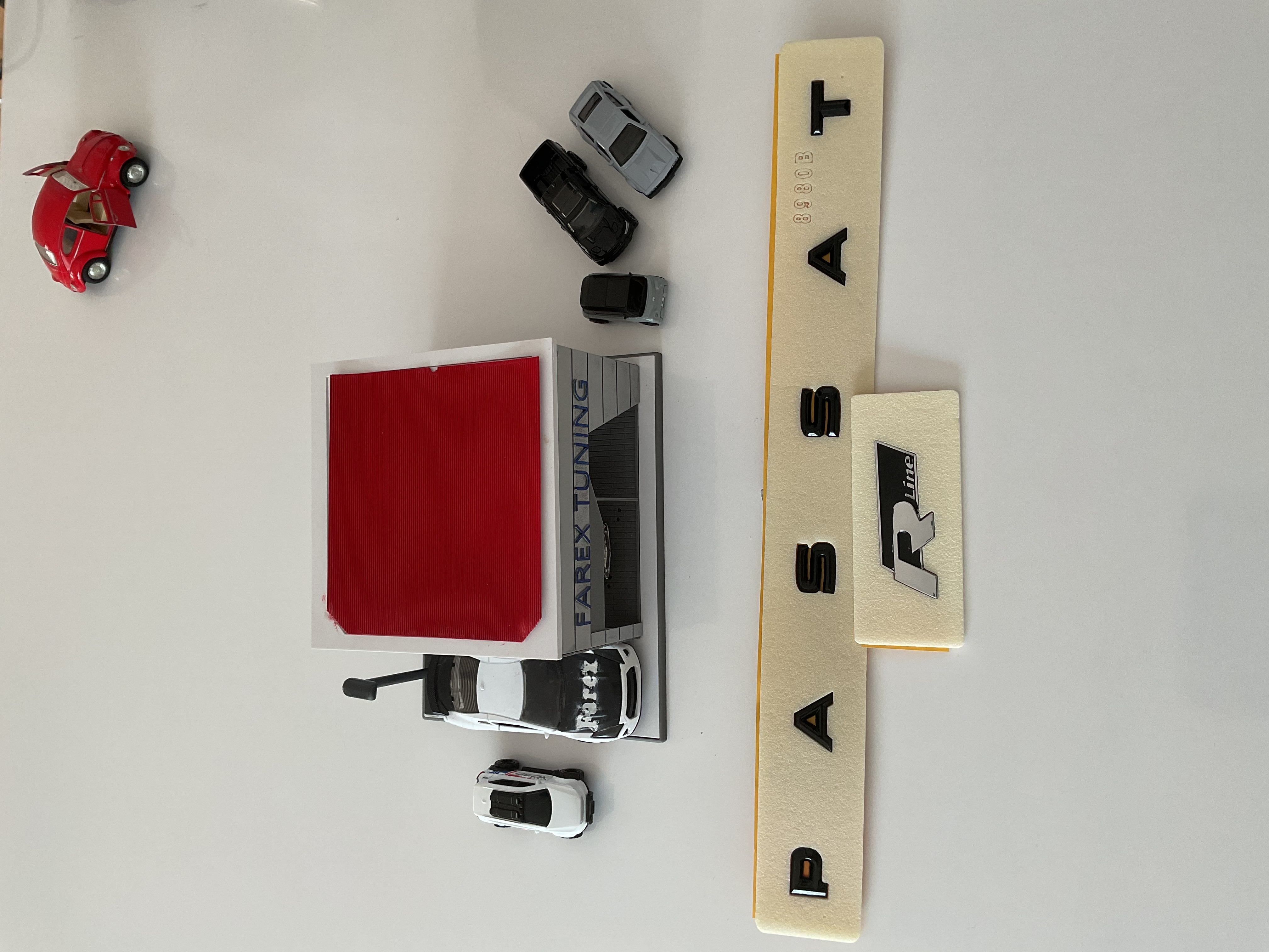 Volkswagen Passat Piano Black Boşluklu ve R Line Piano Black Bagaj Yazısı 3M 3D ABS