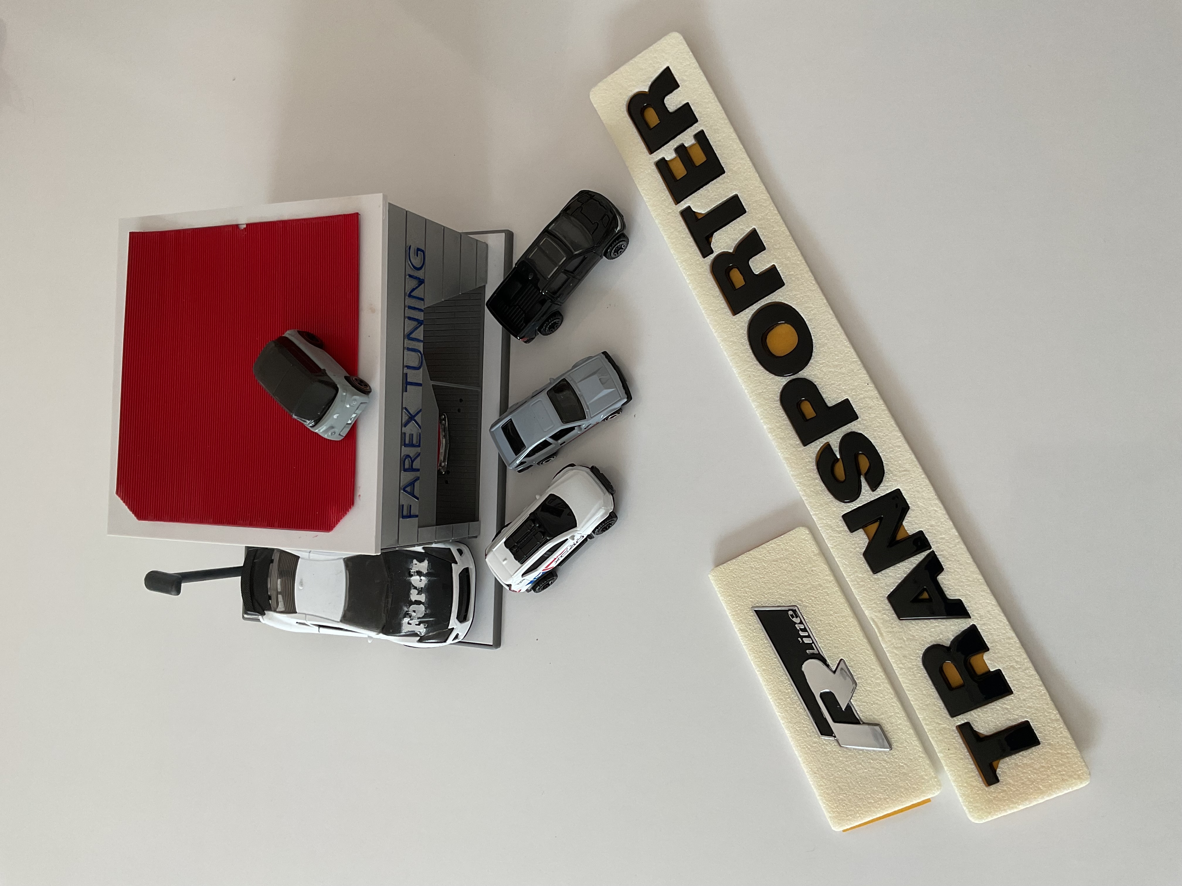 Volkswagen Transporter Piano Black Boşluklu ve R Line Piano Black Bagaj Yazısı 3M 3D ABS