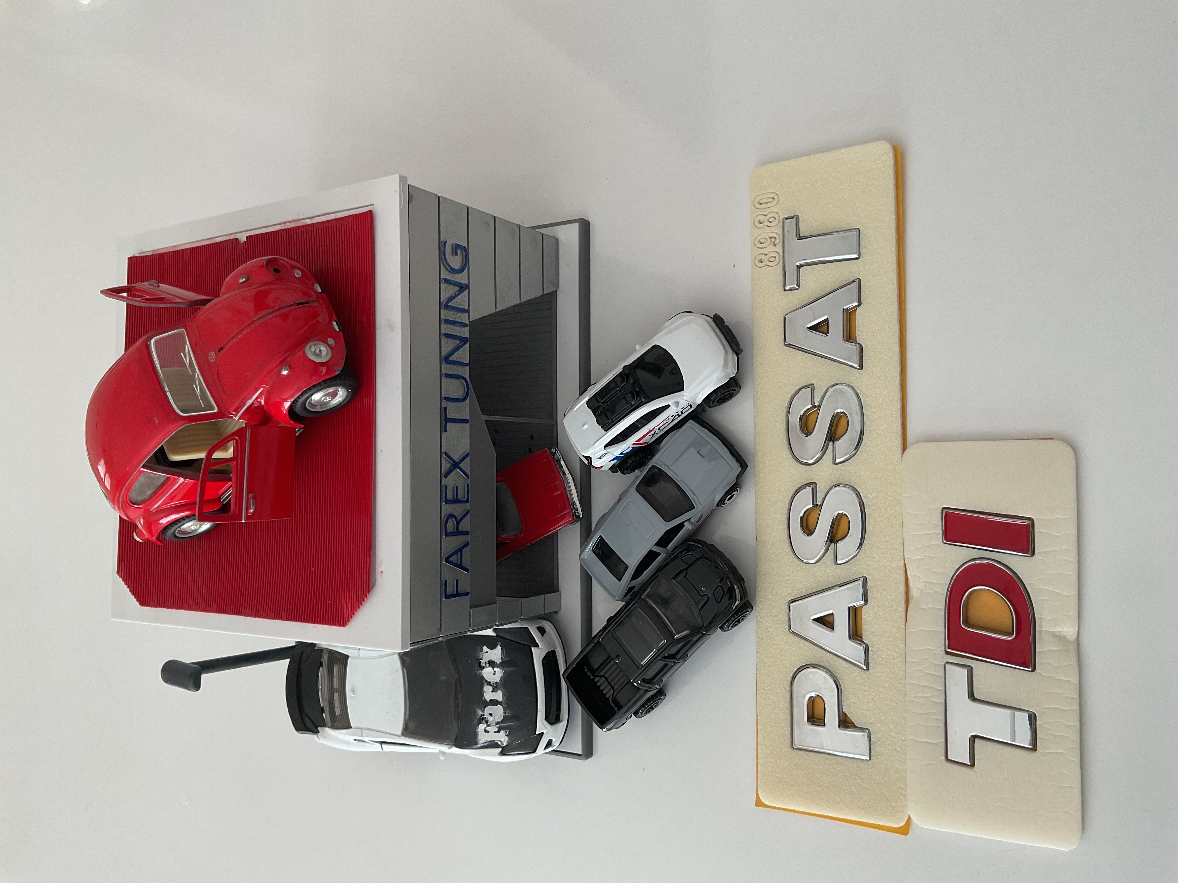 Volkswagen Passat ve TDI İki Kırmızı Bagaj Yazısı Seti 2’li 3M 3D ABS