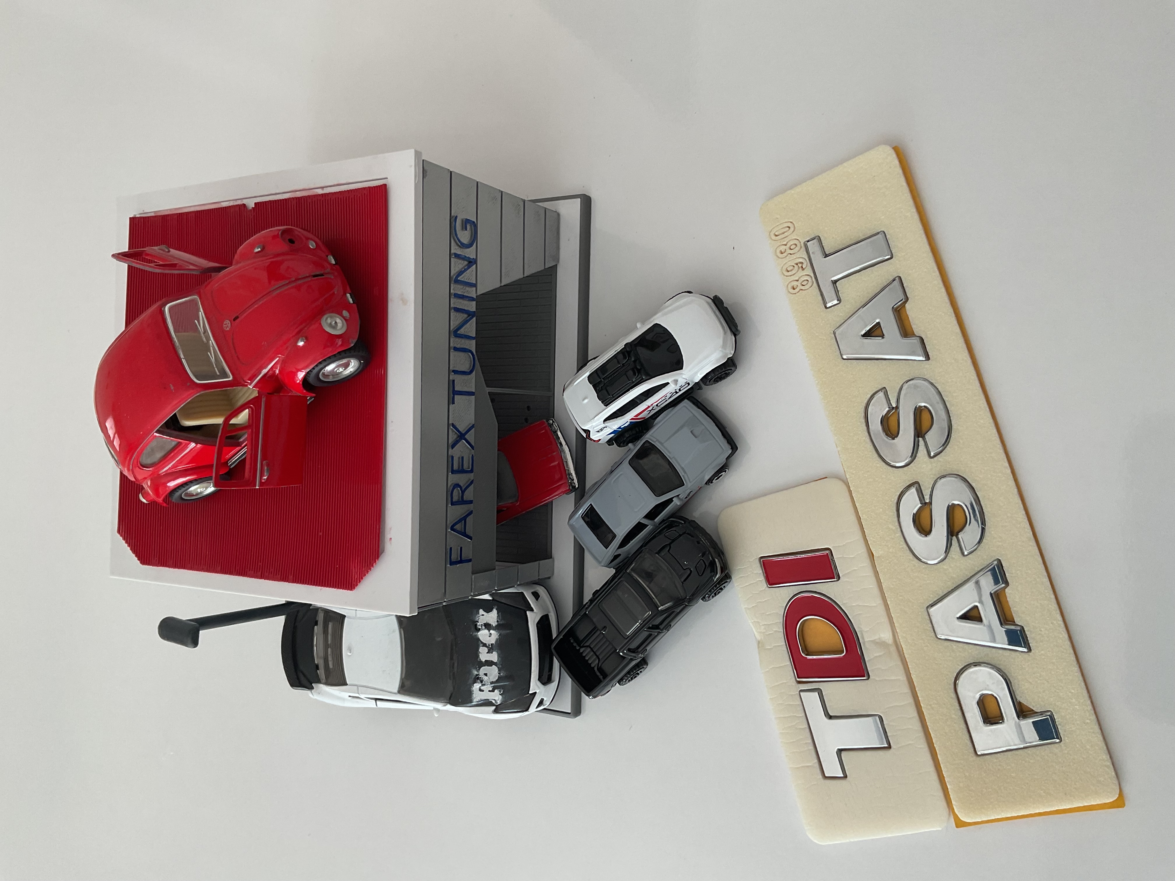 Volkswagen Passat ve TDI İki Kırmızı Bagaj Yazısı Seti 2’li 3M 3D ABS