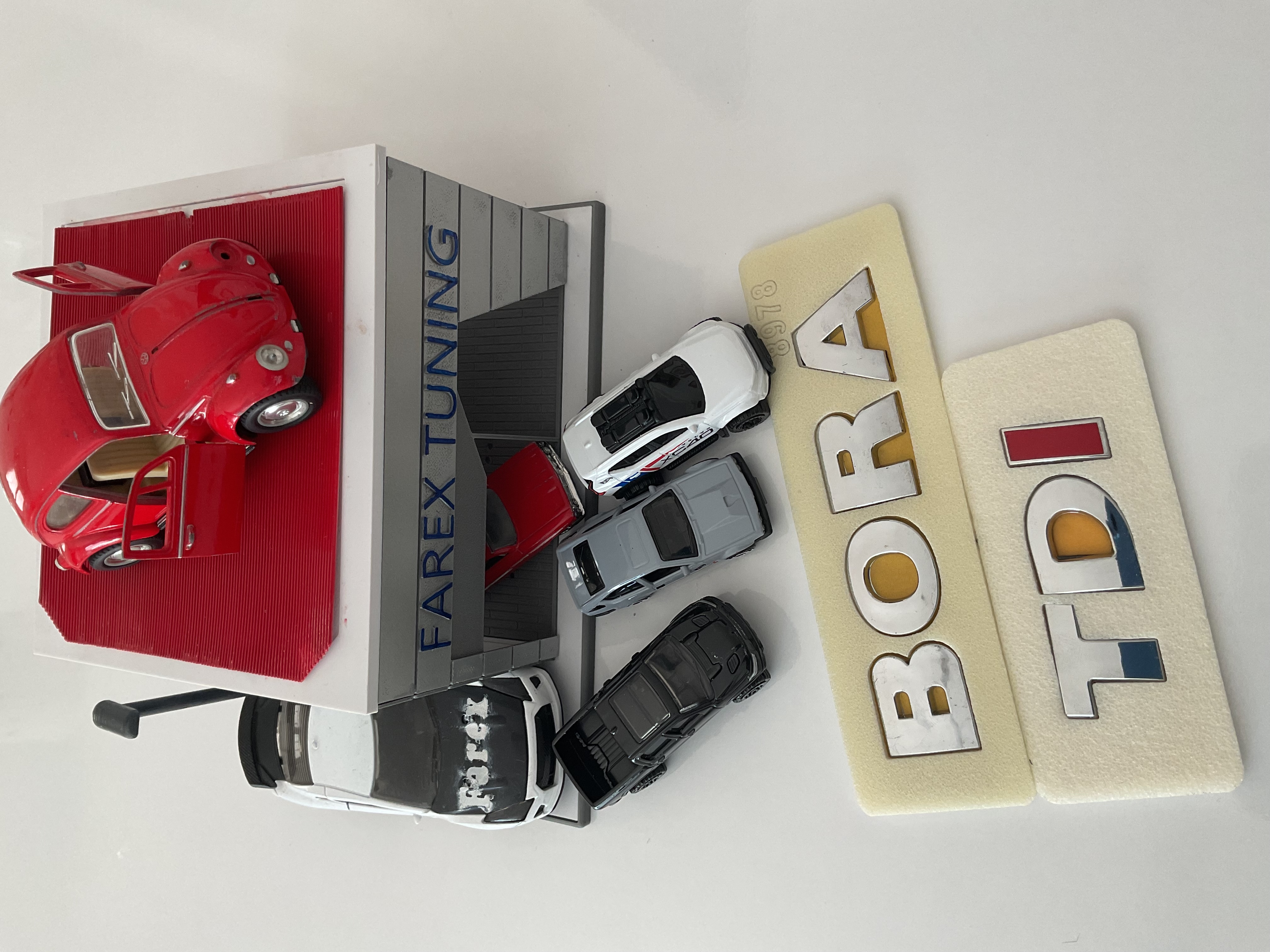 Volkswagen Bora ve TDI ’’I Kırmızı’’ Bagaj Yazısı Seti 2’li 3M 3D ABS