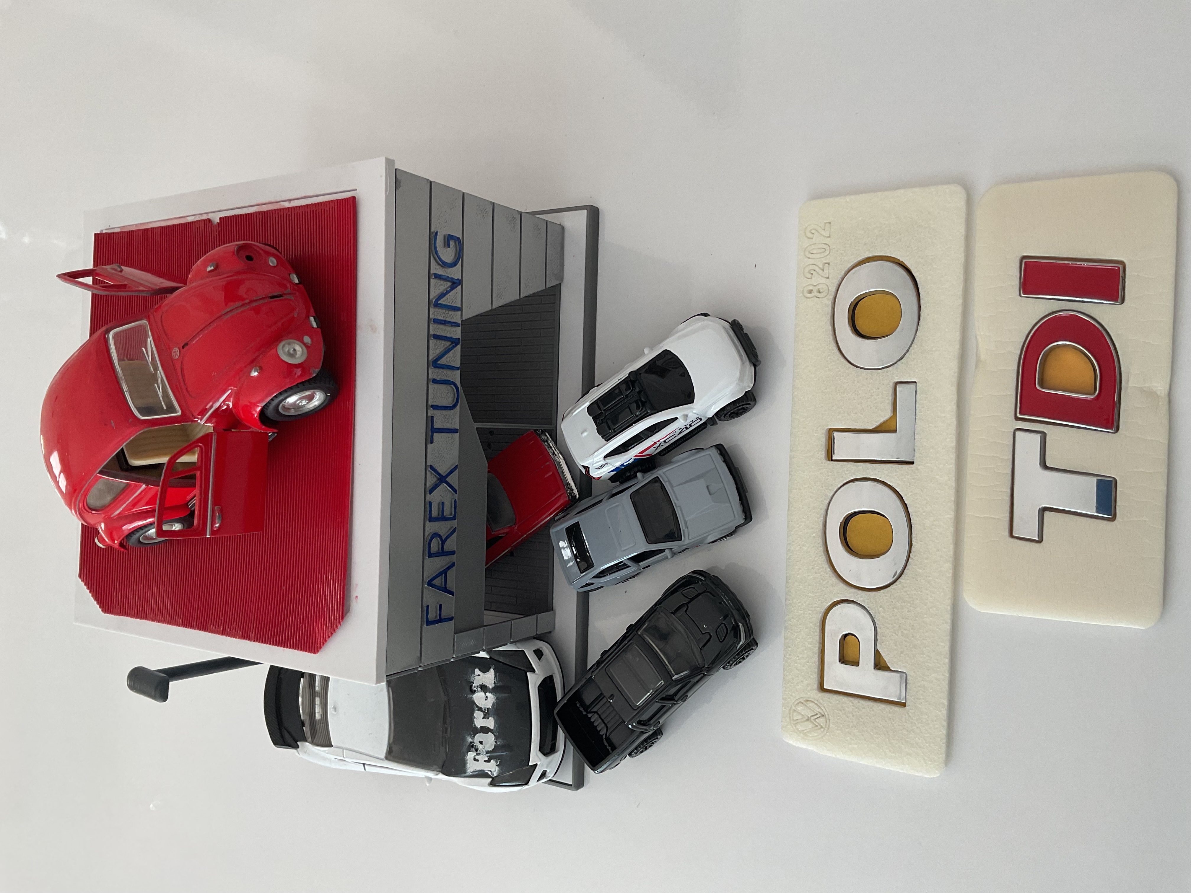 Volkswagen Polo ve TDI ’’DI Kırmızı’’ Krom Bagaj Yazısı Seti 2’li 3M 3D ABS