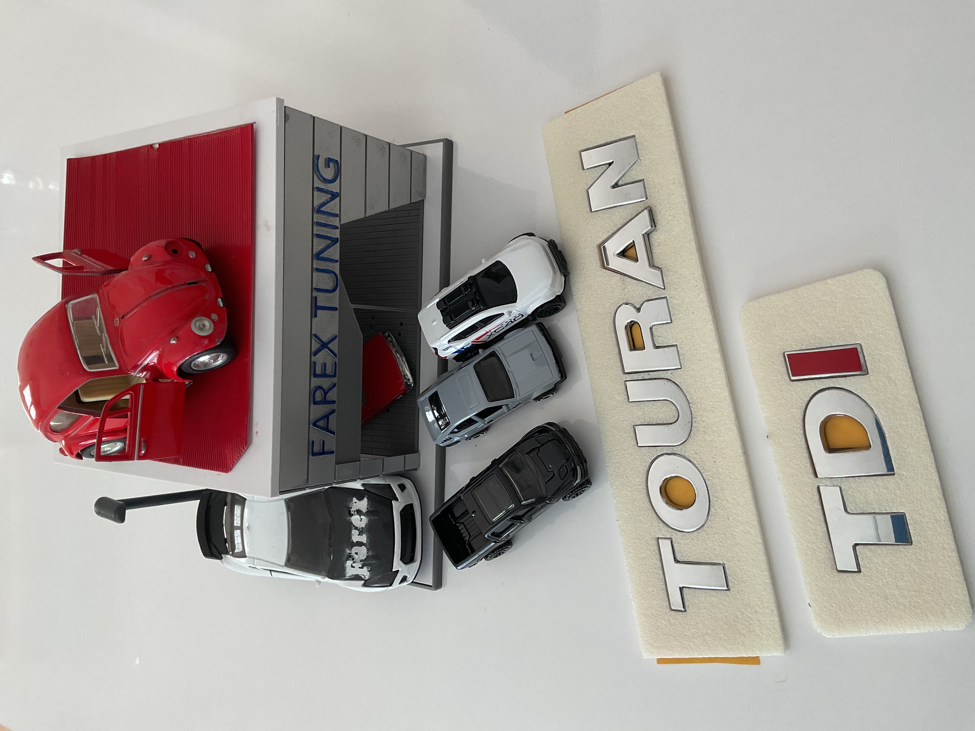 Volkswagen Touran ve TDI ’’I Kırmızı’’ Krom Bagaj Yazısı Seti 2’li 3M 3D ABS