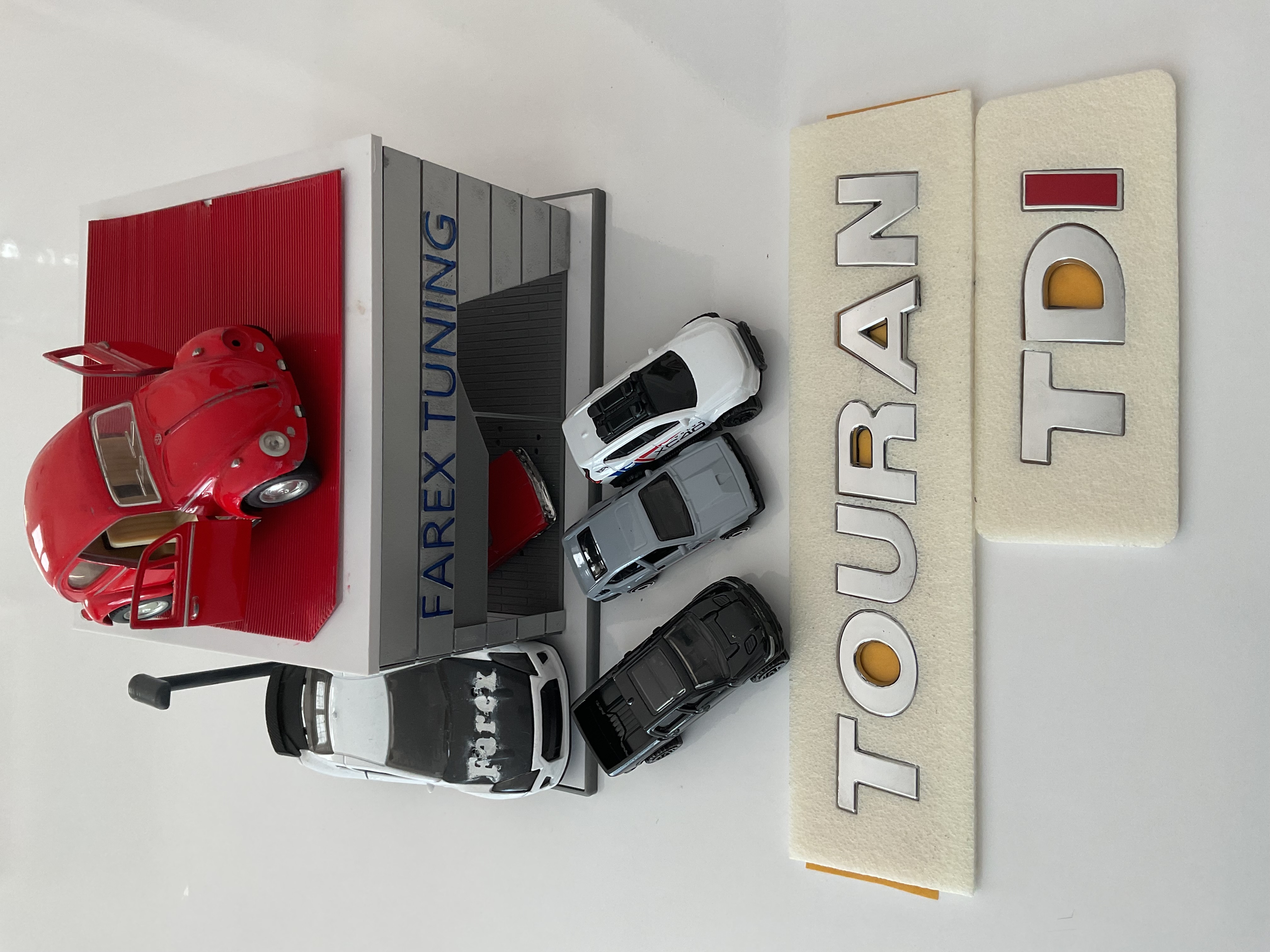 Volkswagen Touran ve TDI ’’I Kırmızı’’ Krom Bagaj Yazısı Seti 2’li 3M 3D ABS