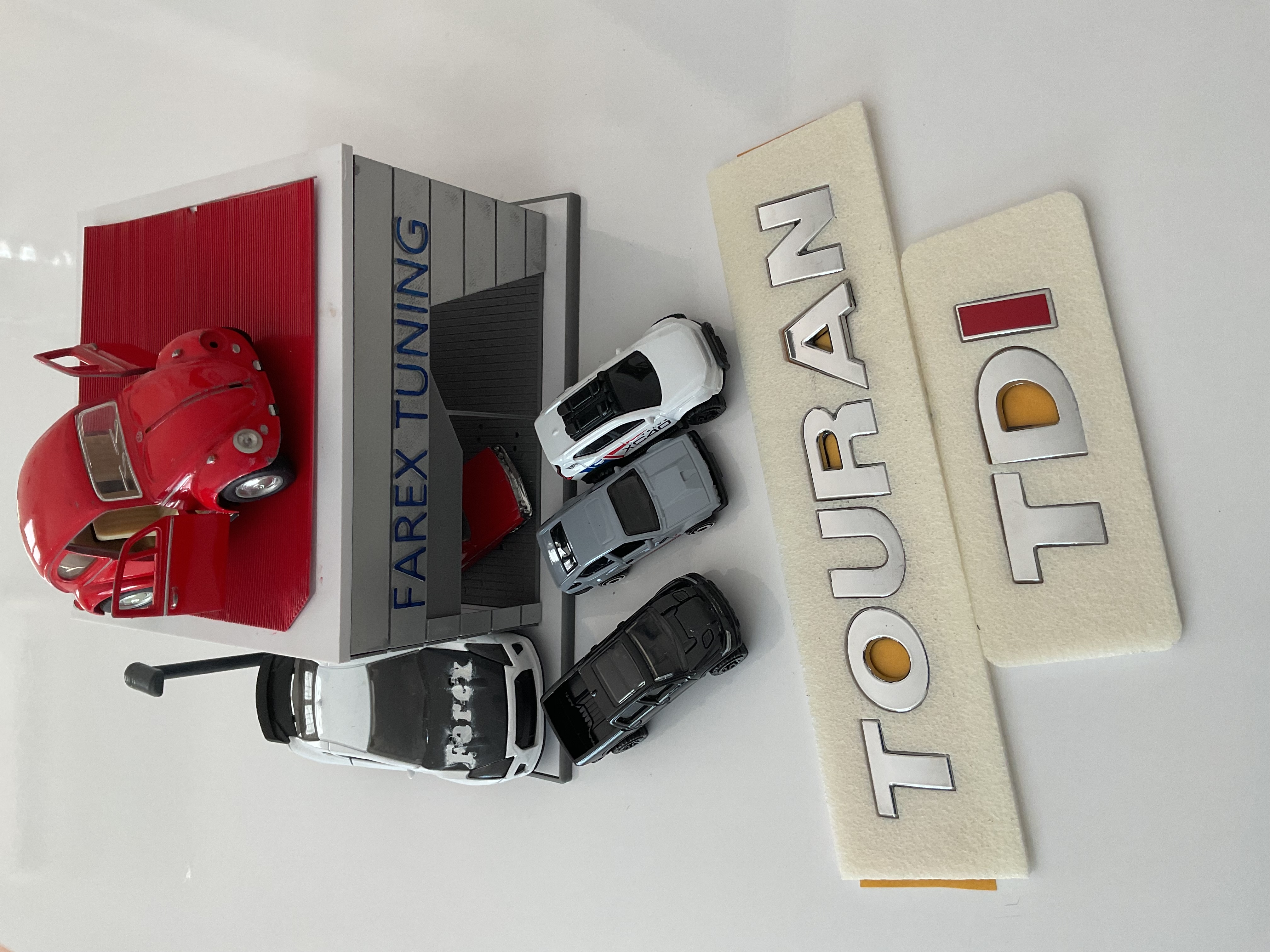 Volkswagen Touran ve TDI ’’I Kırmızı’’ Krom Bagaj Yazısı Seti 2’li 3M 3D ABS