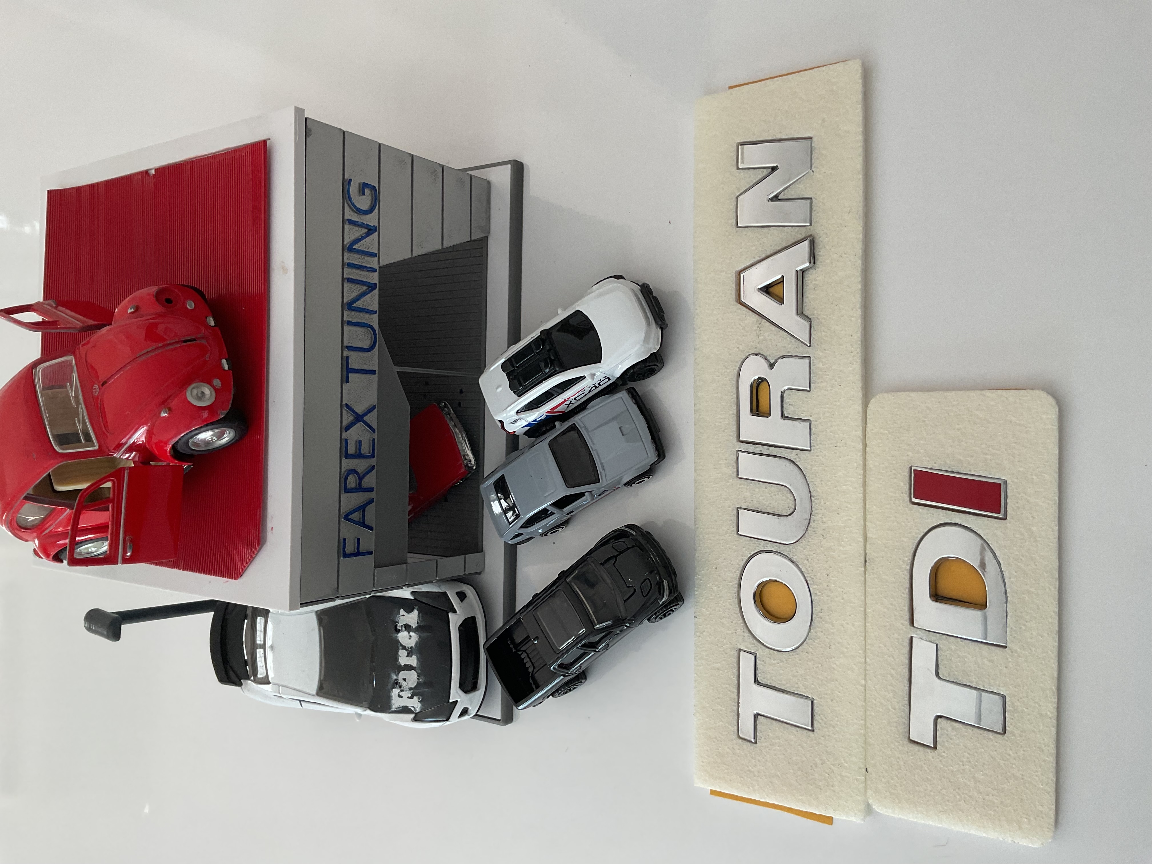 Volkswagen Touran ve TDI ’’I Kırmızı’’ Krom Bagaj Yazısı Seti 2’li 3M 3D ABS