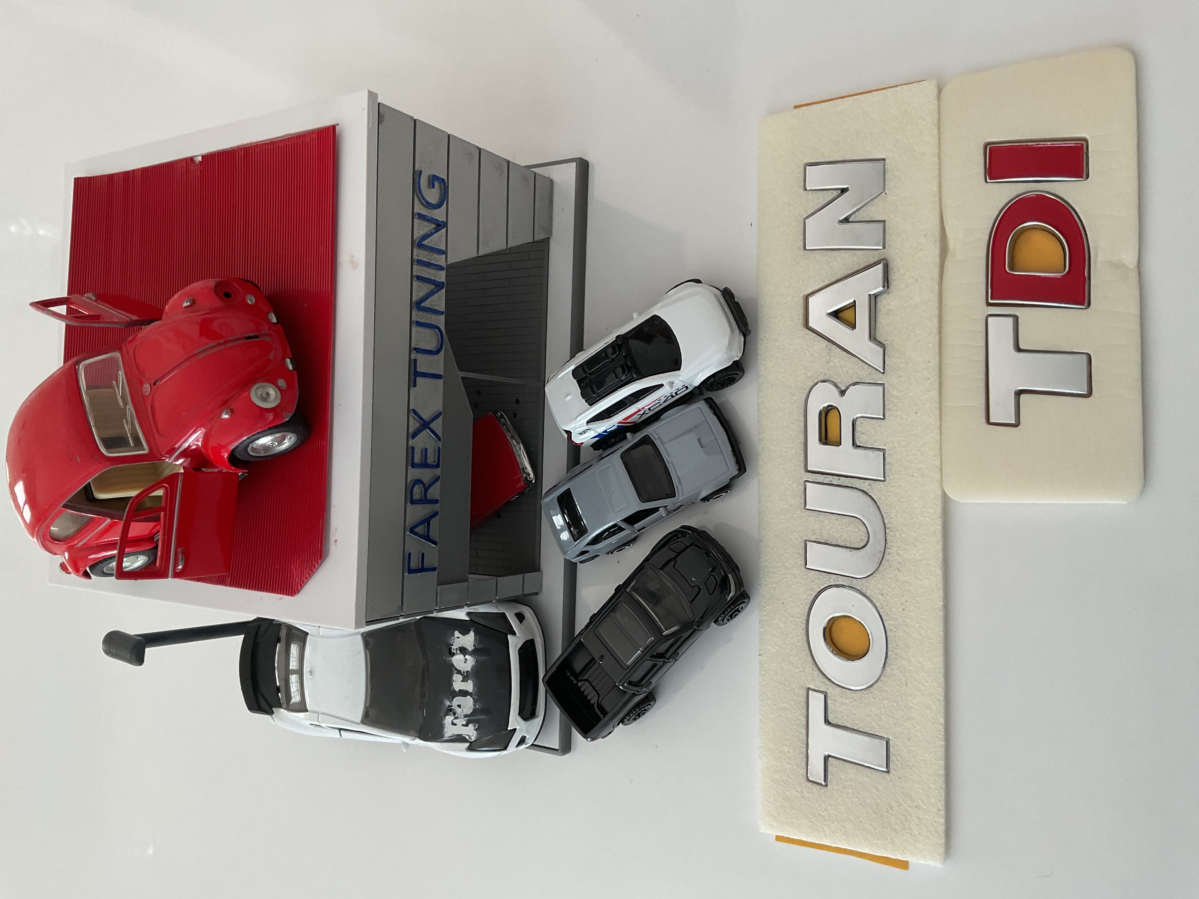 Volkswagen Touran ve TDI ’’DI Kırmızı’’ Krom Bagaj Yazısı Seti 2’li 3M 3D ABS