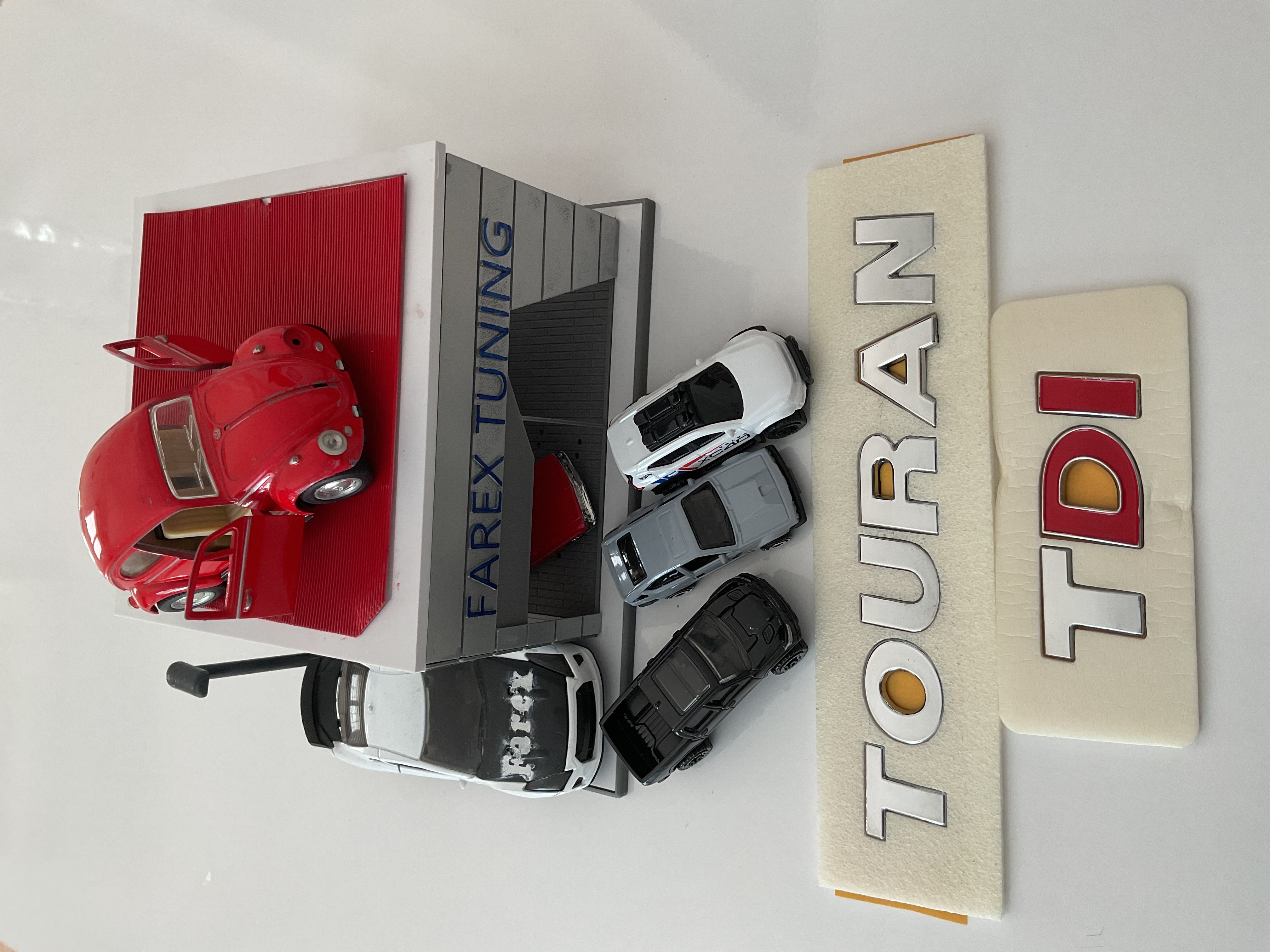 Volkswagen Touran ve TDI ’’DI Kırmızı’’ Krom Bagaj Yazısı Seti 2’li 3M 3D ABS