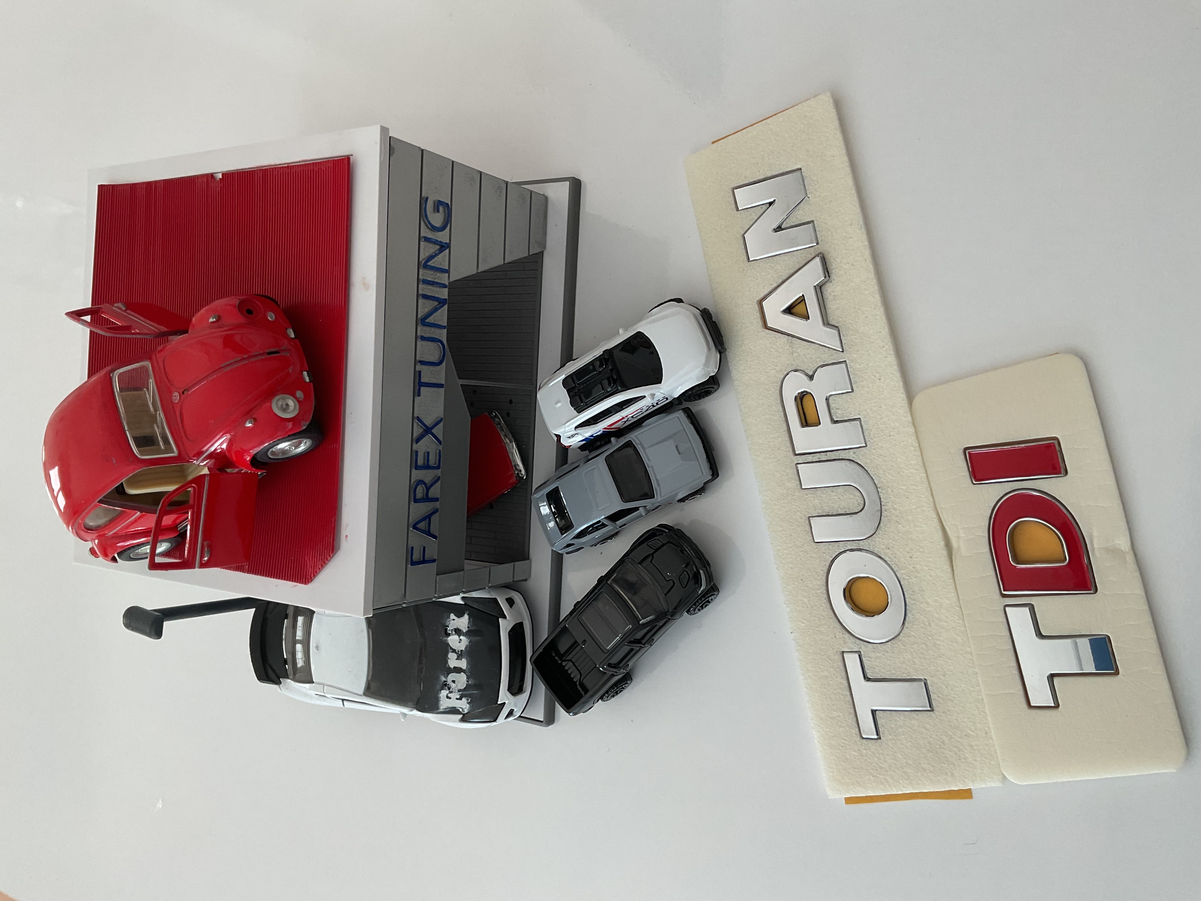 Volkswagen Touran ve TDI ’’DI Kırmızı’’ Krom Bagaj Yazısı Seti 2’li 3M 3D ABS