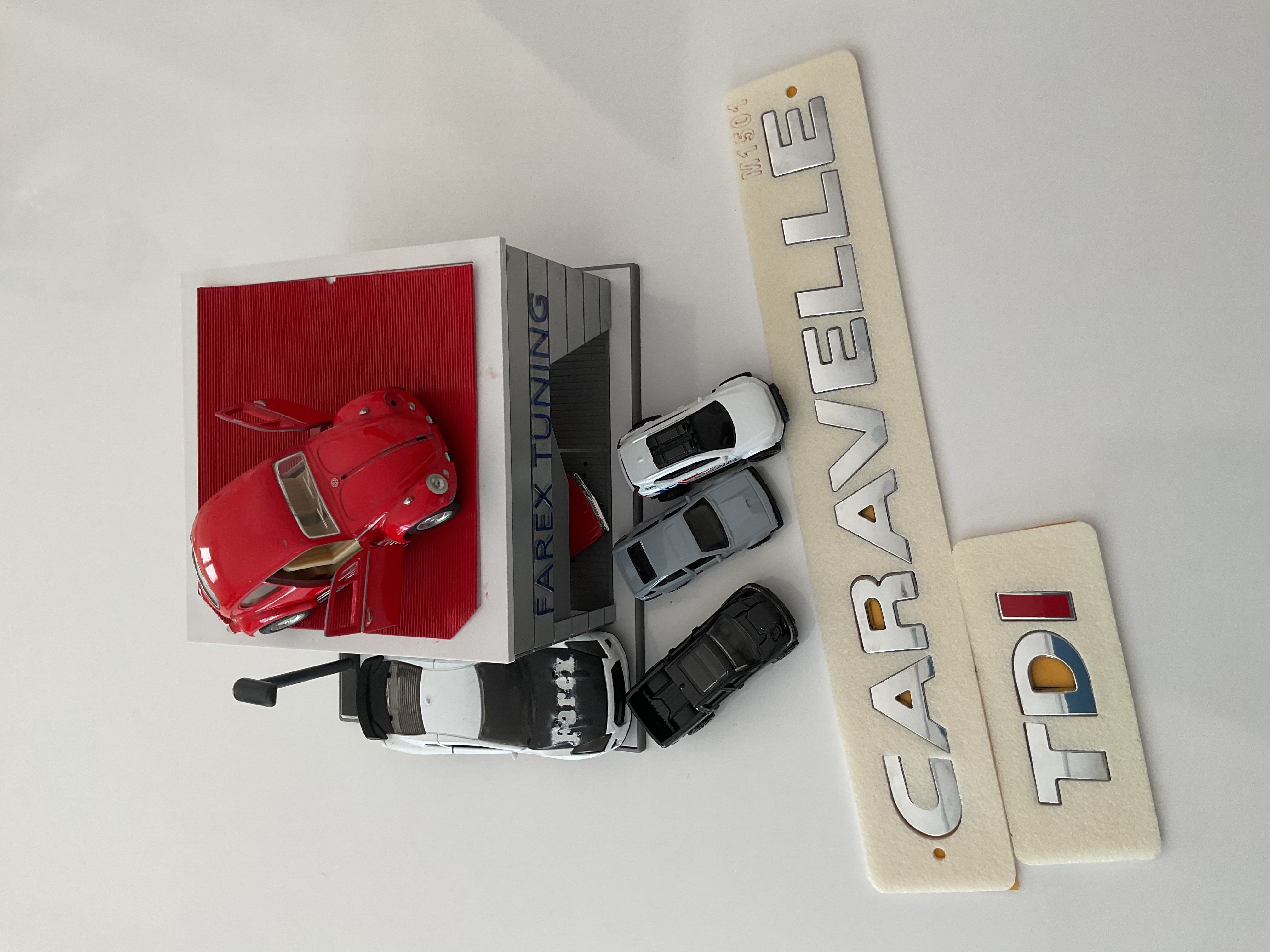 Volkswagen Caravelle ve TDI ’’I Kırmızı’’ Krom Bagaj Yazısı Seti 2’li 3M 3D ABS