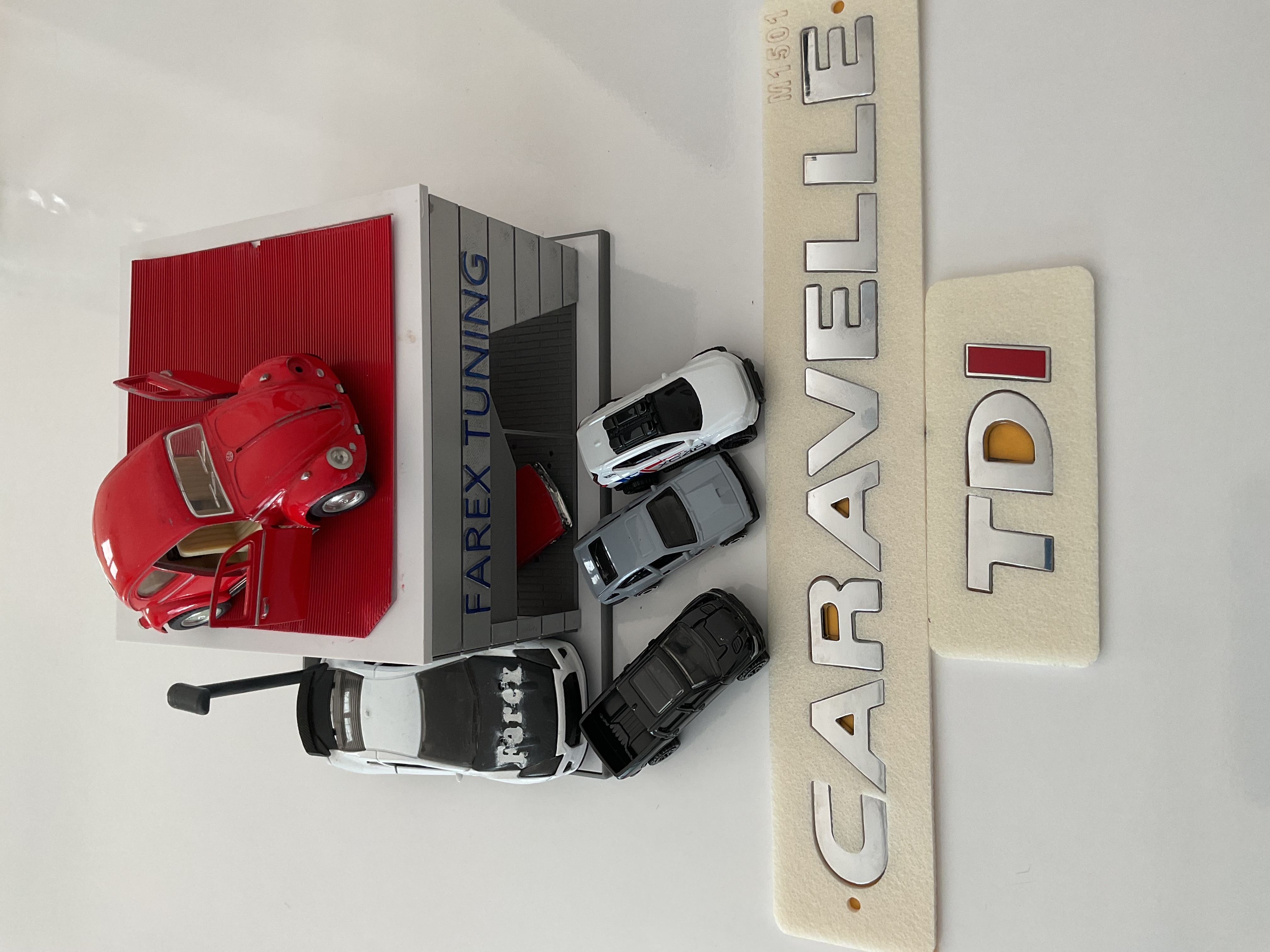 Volkswagen Caravelle ve TDI ’’I Kırmızı’’ Krom Bagaj Yazısı Seti 2’li 3M 3D ABS