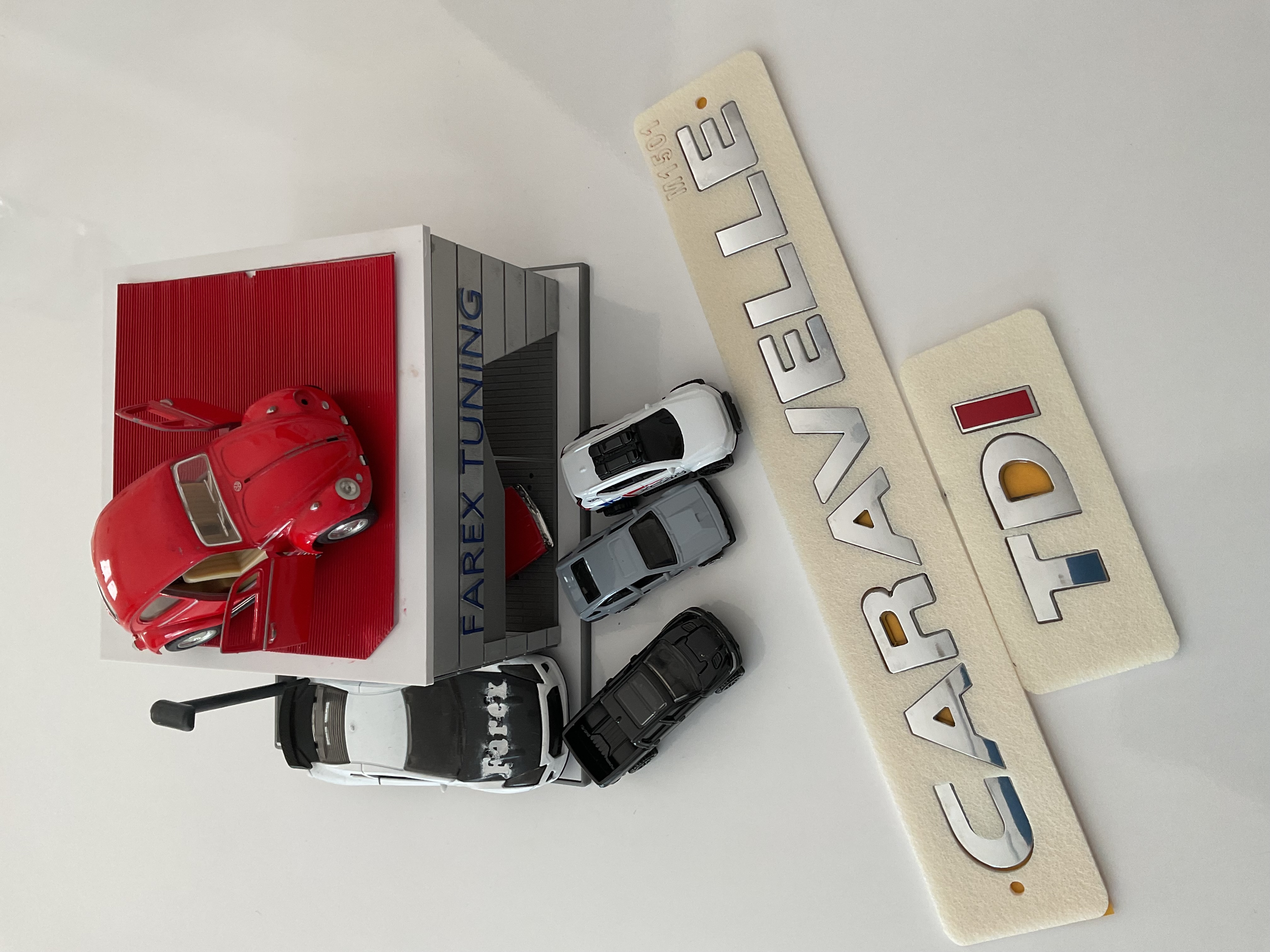 Volkswagen Caravelle ve TDI ’’I Kırmızı’’ Krom Bagaj Yazısı Seti 2’li 3M 3D ABS