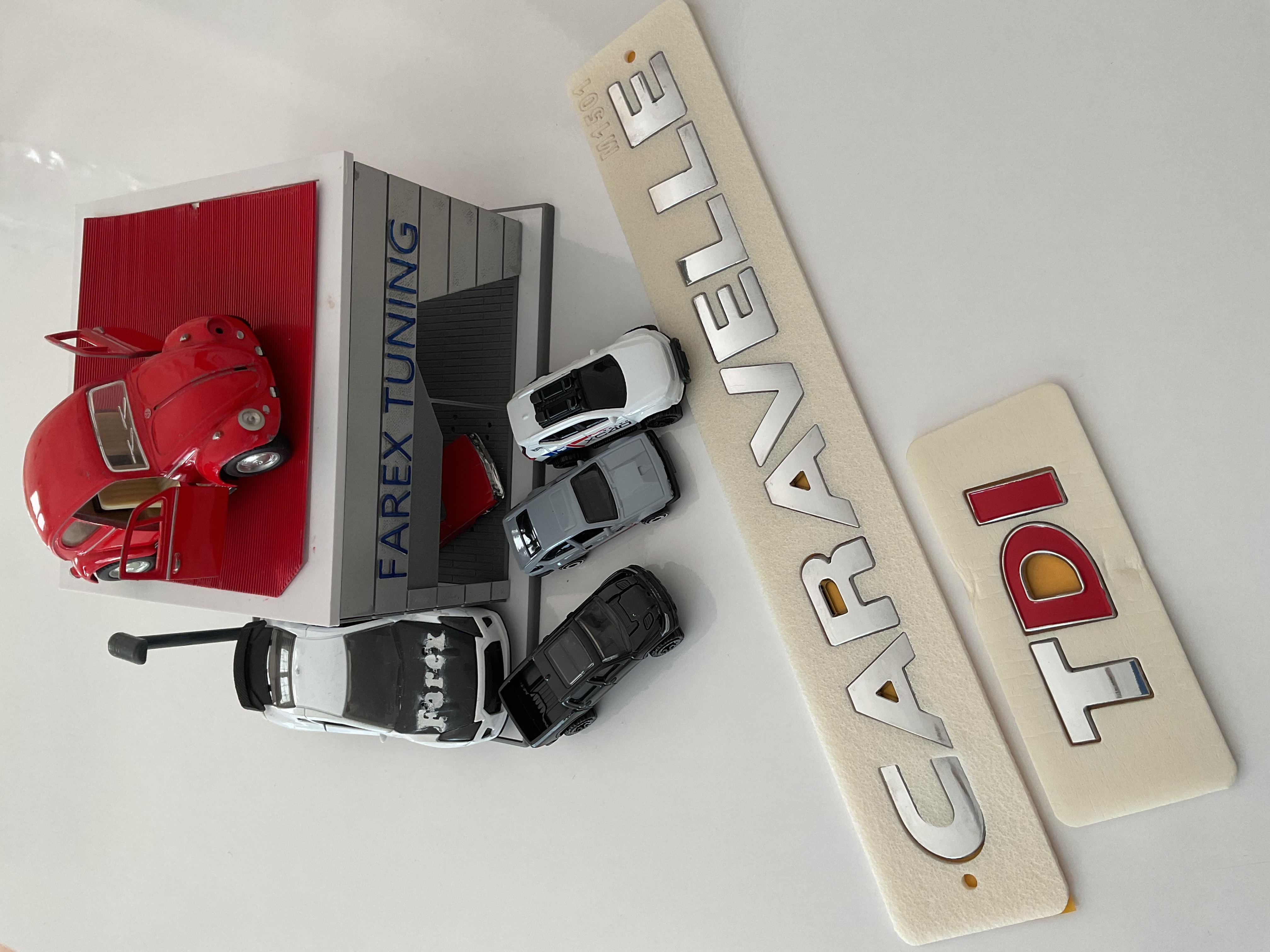 Volkswagen Caravelle ve TDI ’’DI Kırmızı’’ Krom Bagaj Yazısı Seti 2’li 3M 3D ABS