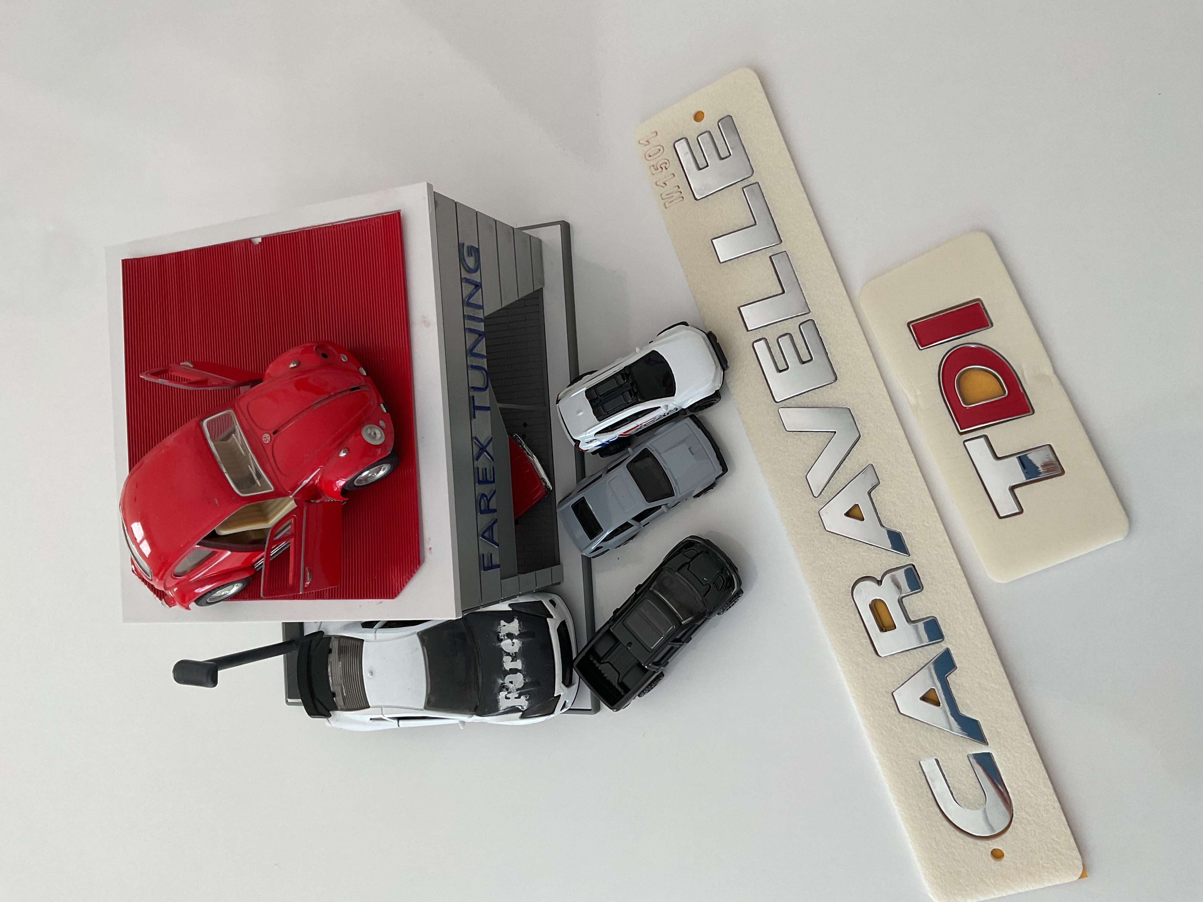 Volkswagen Caravelle ve TDI ’’DI Kırmızı’’ Krom Bagaj Yazısı Seti 2’li 3M 3D ABS