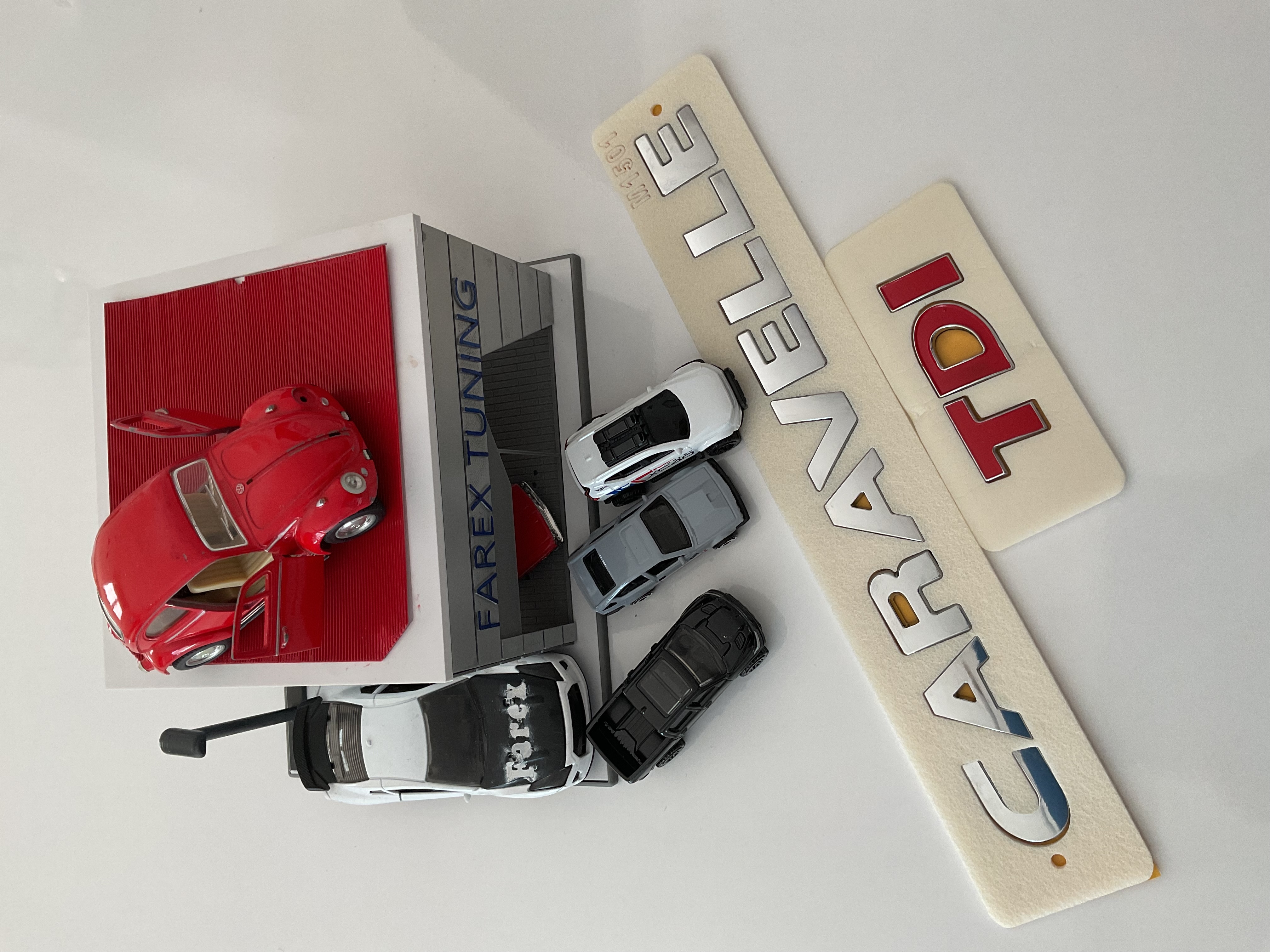 Volkswagen Caravelle ve TDI ’’TDI Kırmızı’’ Krom Bagaj Yazısı Seti 2’li 3M 3D ABS