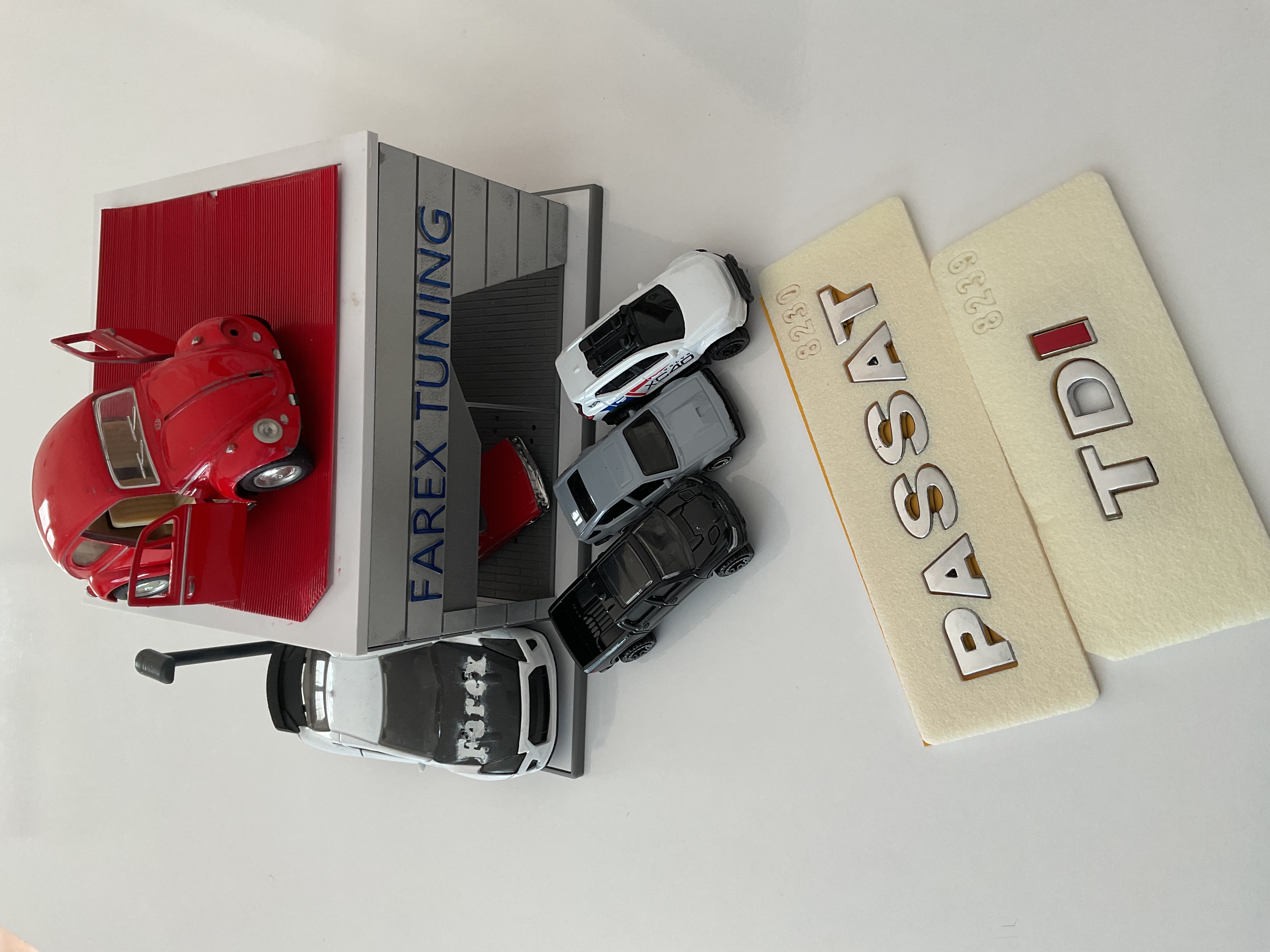 Volkswagen Passat ve TDI ’’I Kırmızı’’ Krom Bagaj Yazısı Seti 2’li 3M 3D ABS