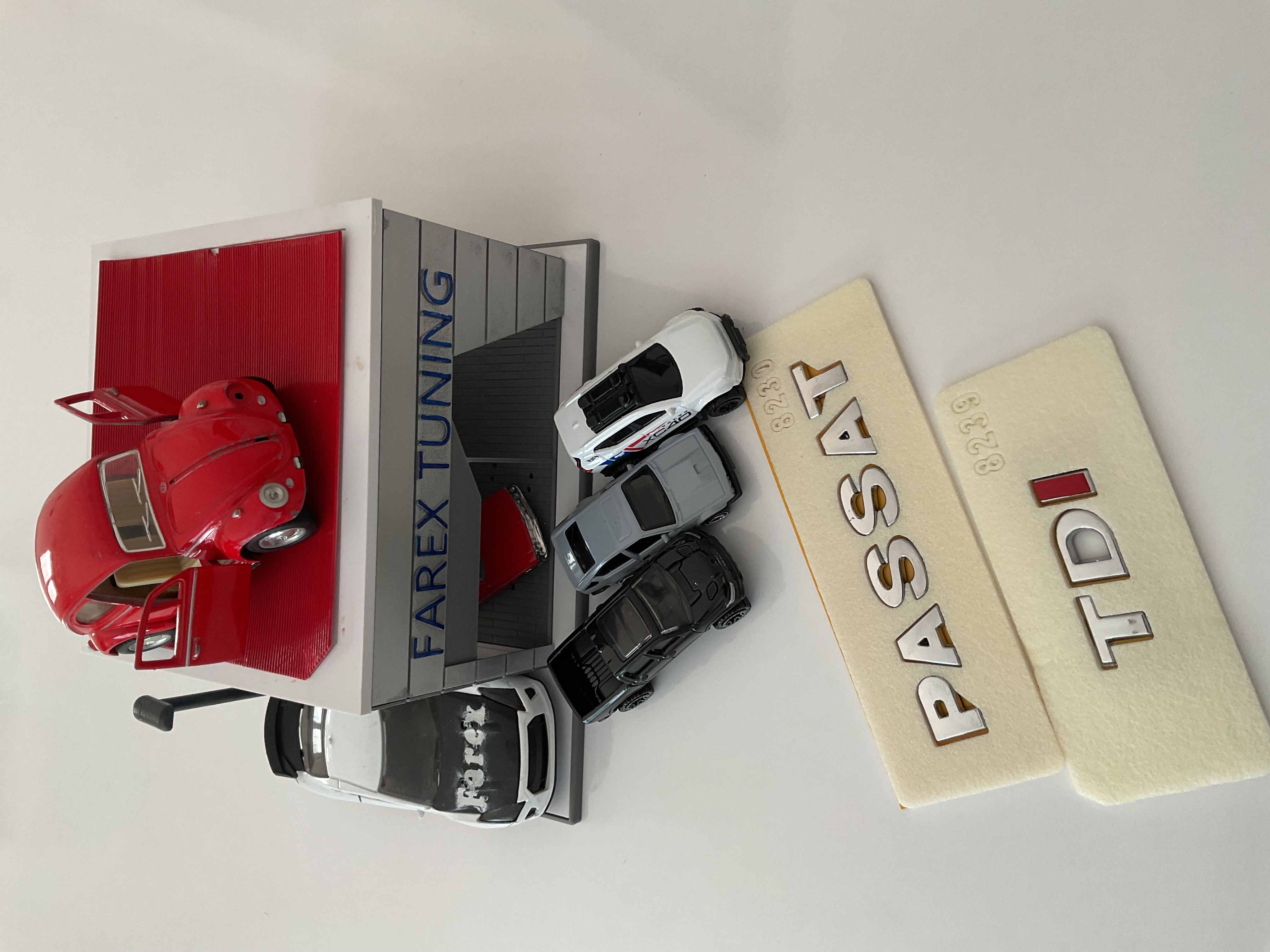 Volkswagen Passat ve TDI ’’I Kırmızı’’ Krom Bagaj Yazısı Seti 2’li 3M 3D ABS