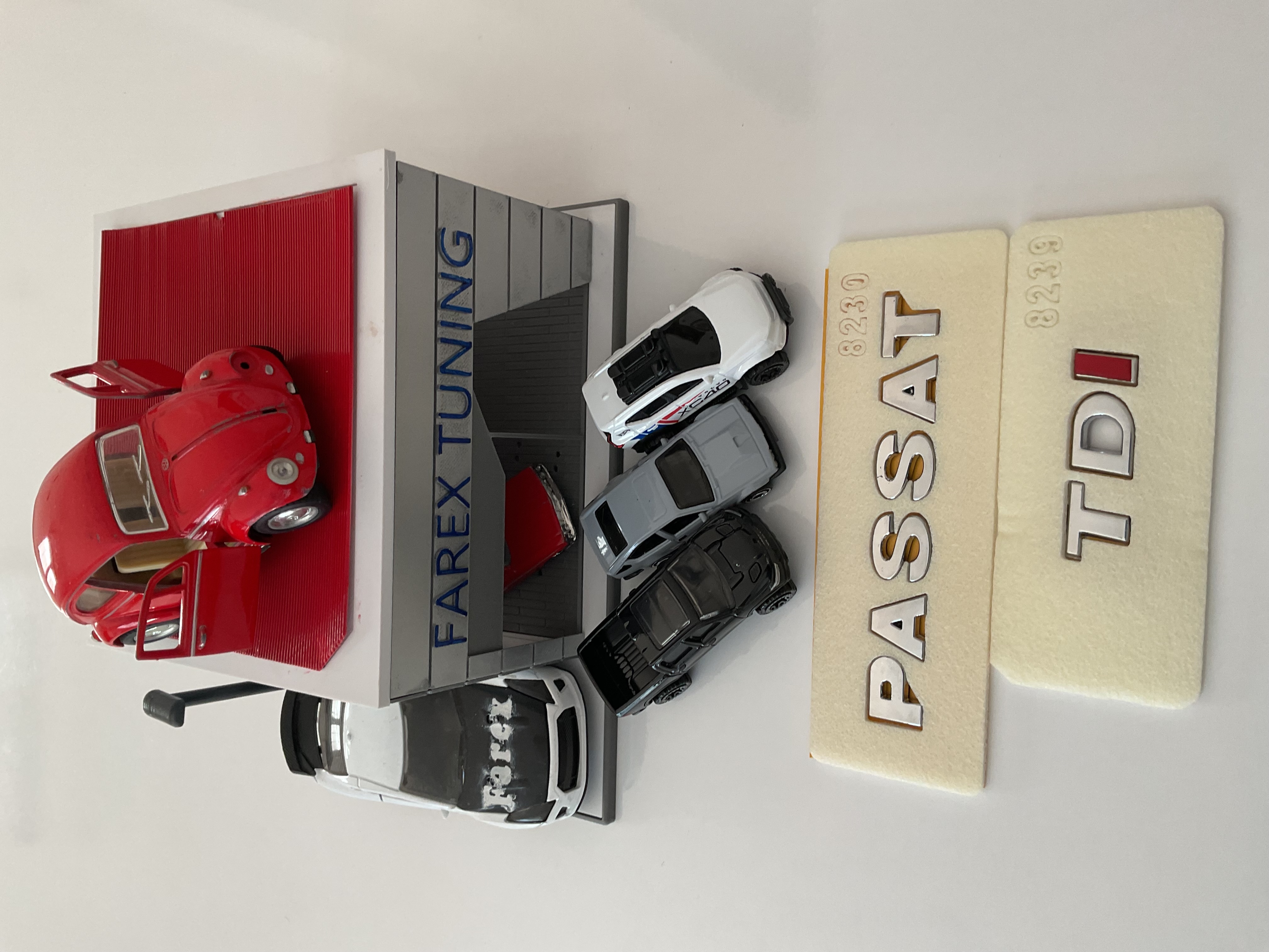 Volkswagen Passat ve TDI ’’I Kırmızı’’ Krom Bagaj Yazısı Seti 2’li 3M 3D ABS