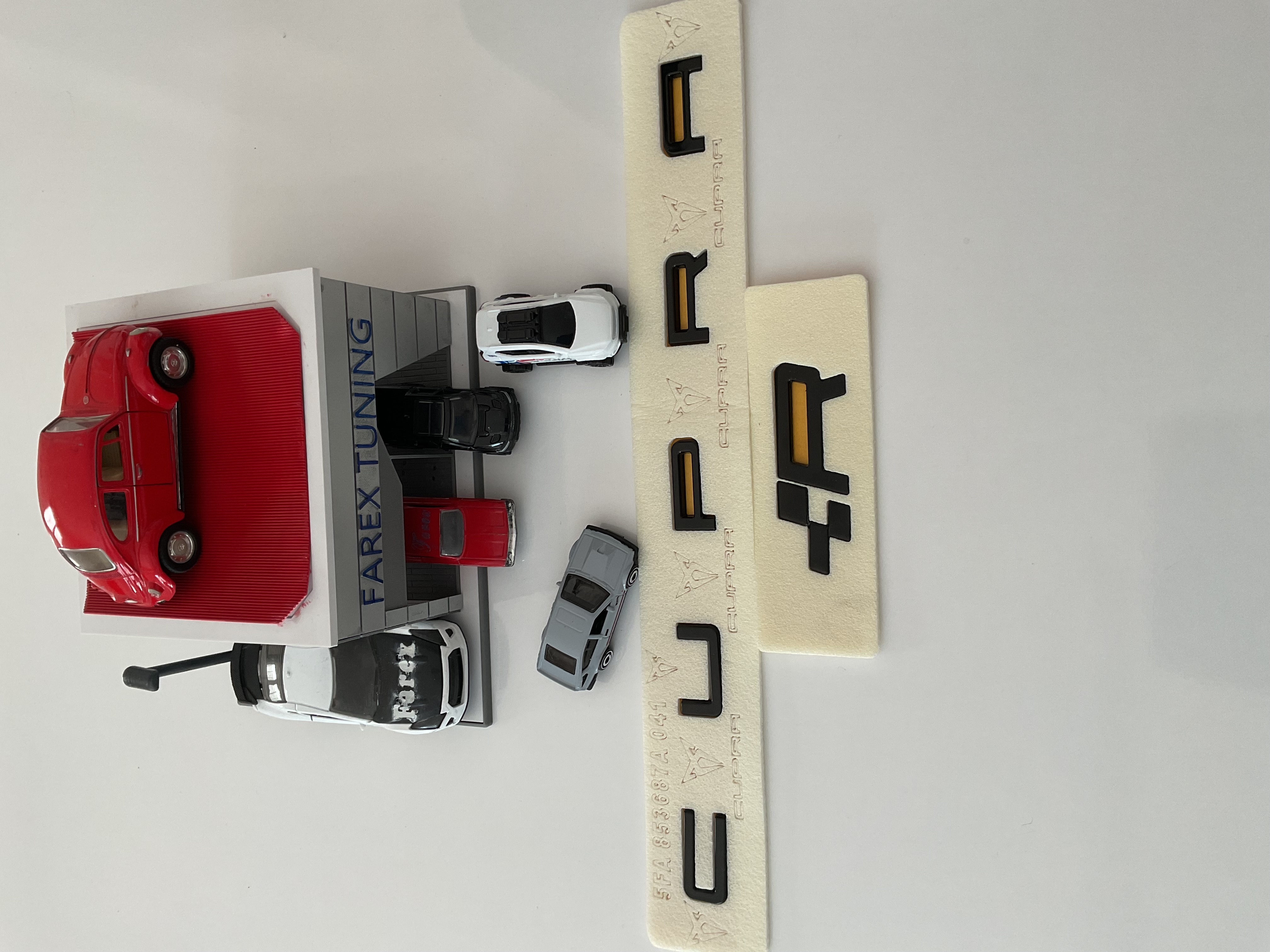 Formentor Uyumlu Cupra Boşluklu ve R Piano Black Bagaj Yazısı Seti 2’li