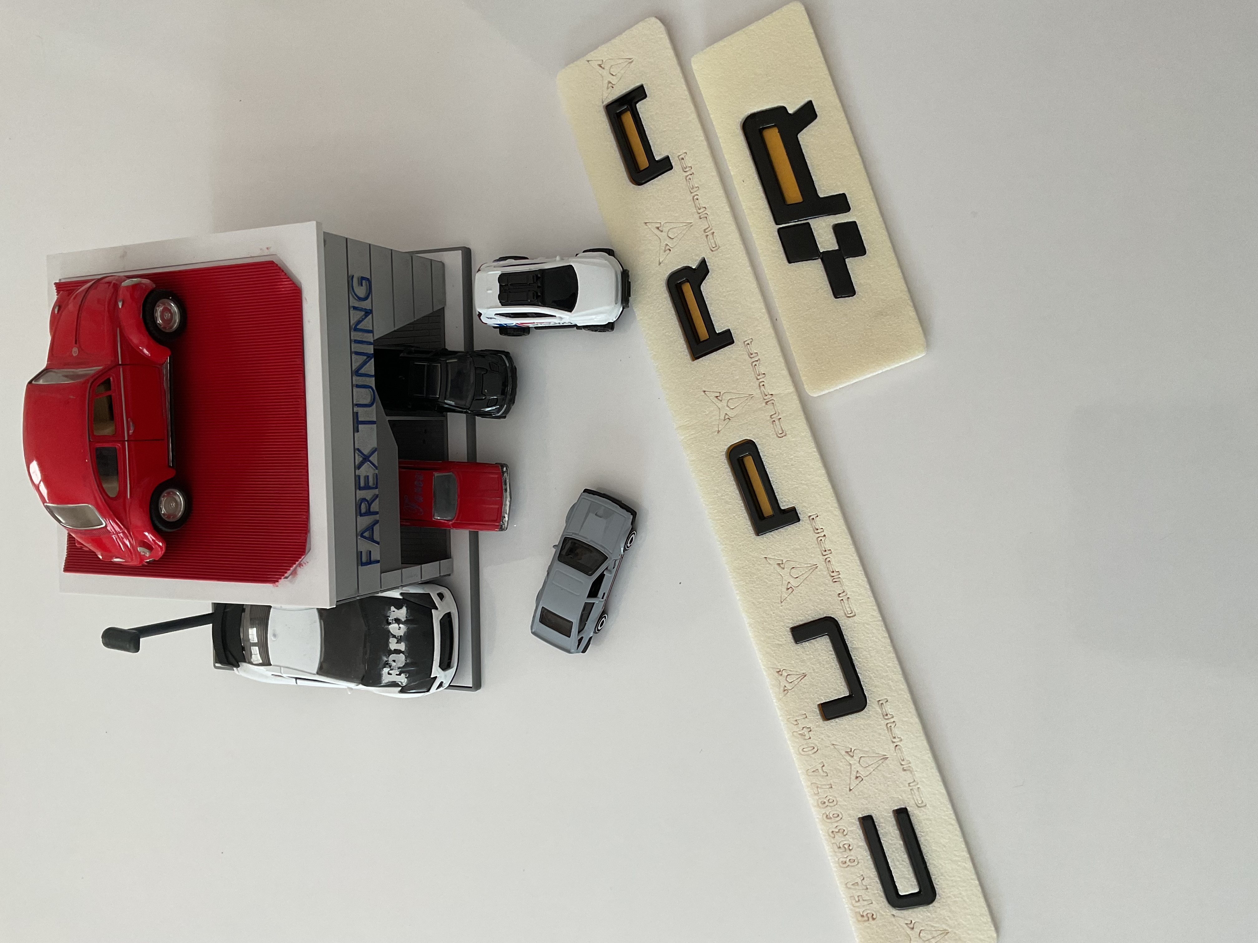 Formentor Uyumlu Cupra Boşluklu ve R Piano Black Bagaj Yazısı Seti 2’li