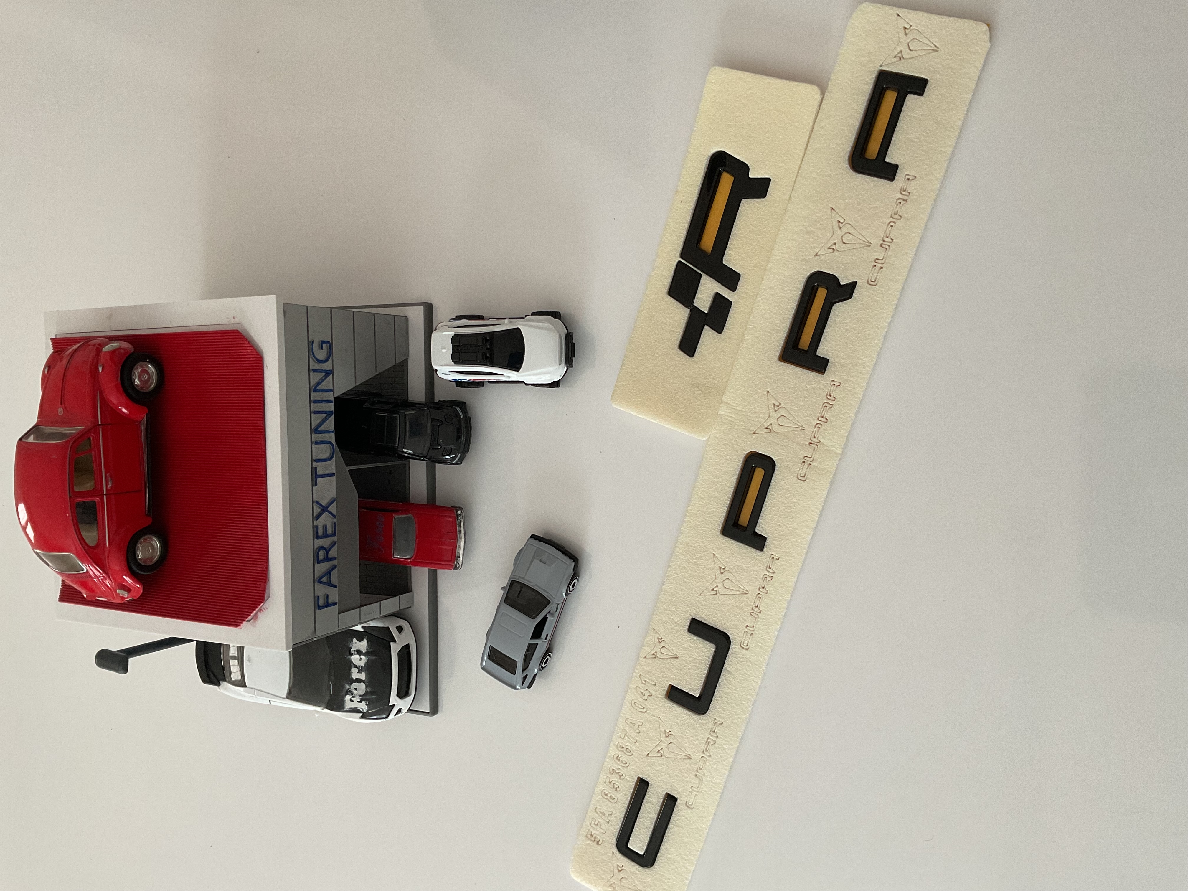 Formentor Uyumlu Cupra Boşluklu ve R Piano Black Bagaj Yazısı Seti 2’li