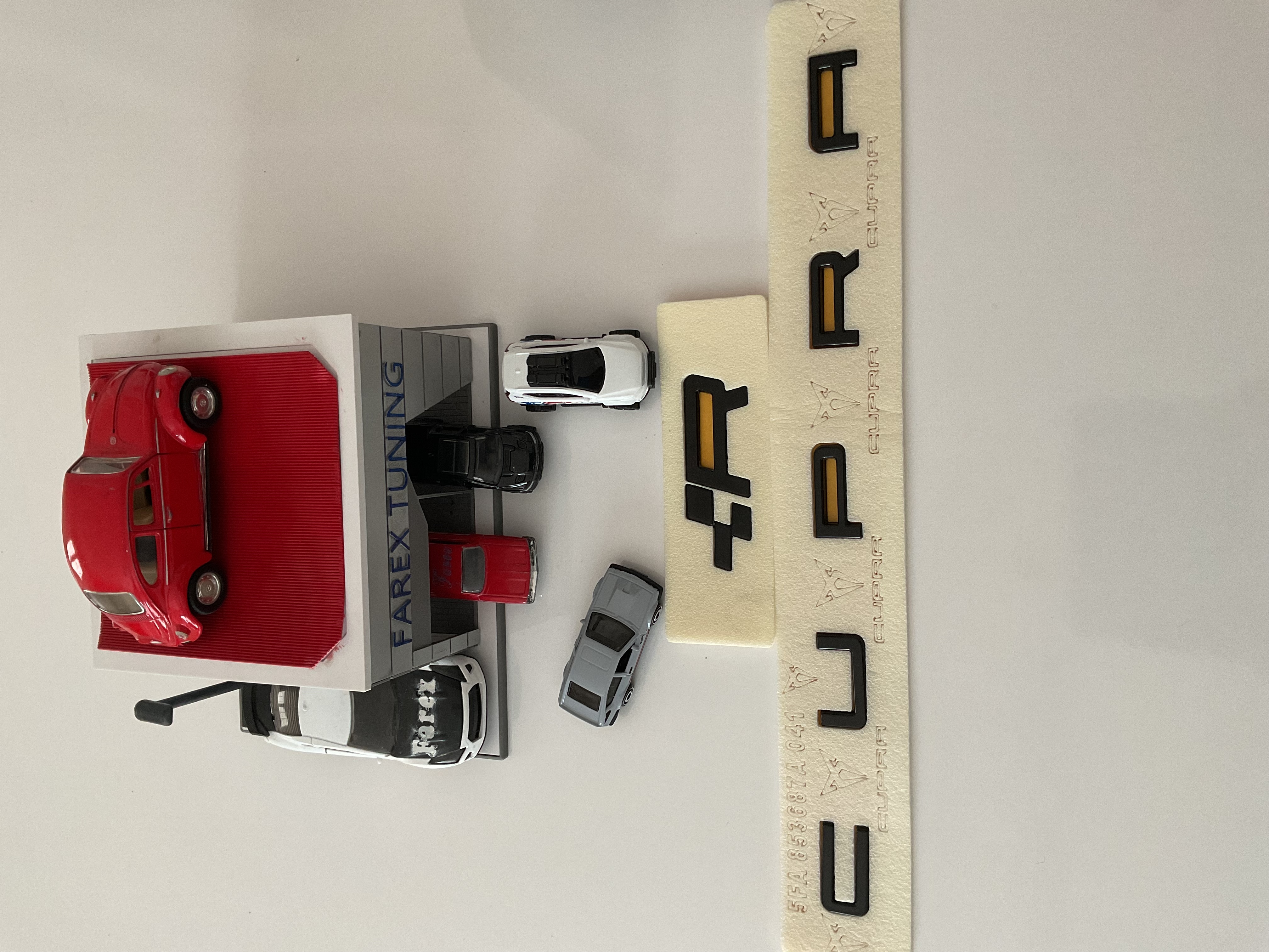 Formentor Uyumlu Cupra Boşluklu ve R Piano Black Bagaj Yazısı Seti 2’li