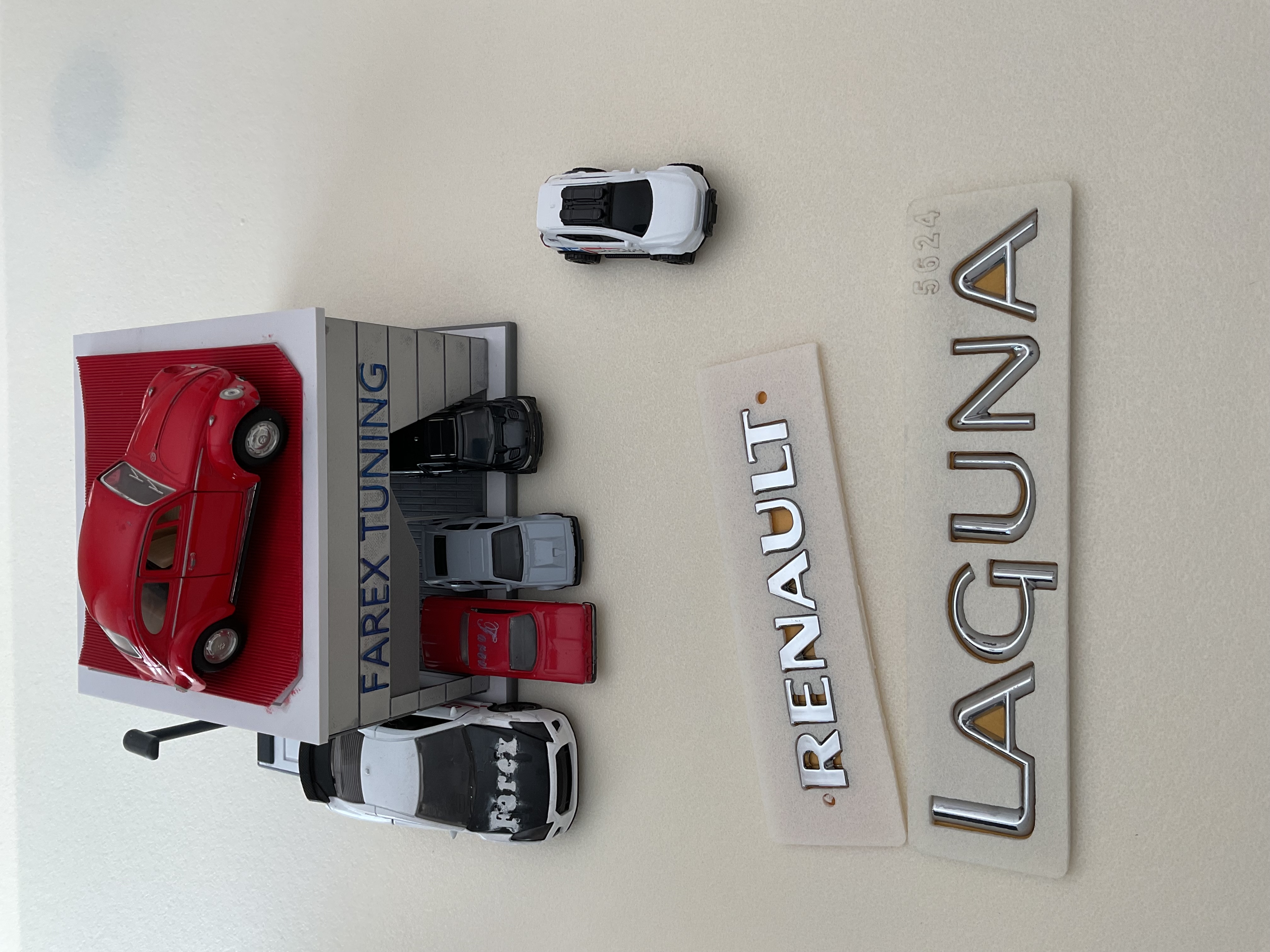 Renault ve Laguna (Laguna 2) Krom Bagaj Yazısı Seti 2’li 3M 3D ABS