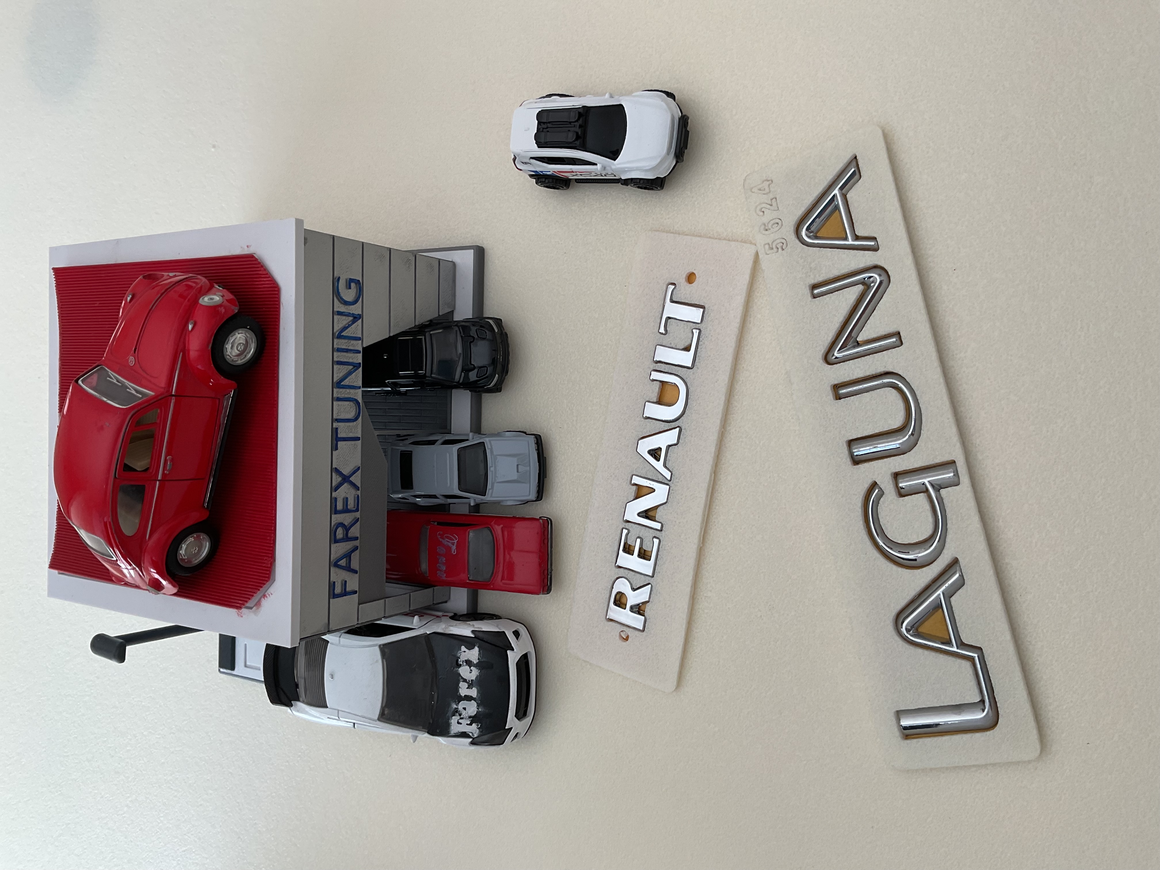 Renault ve Laguna (Laguna 2) Krom Bagaj Yazısı Seti 2’li 3M 3D ABS