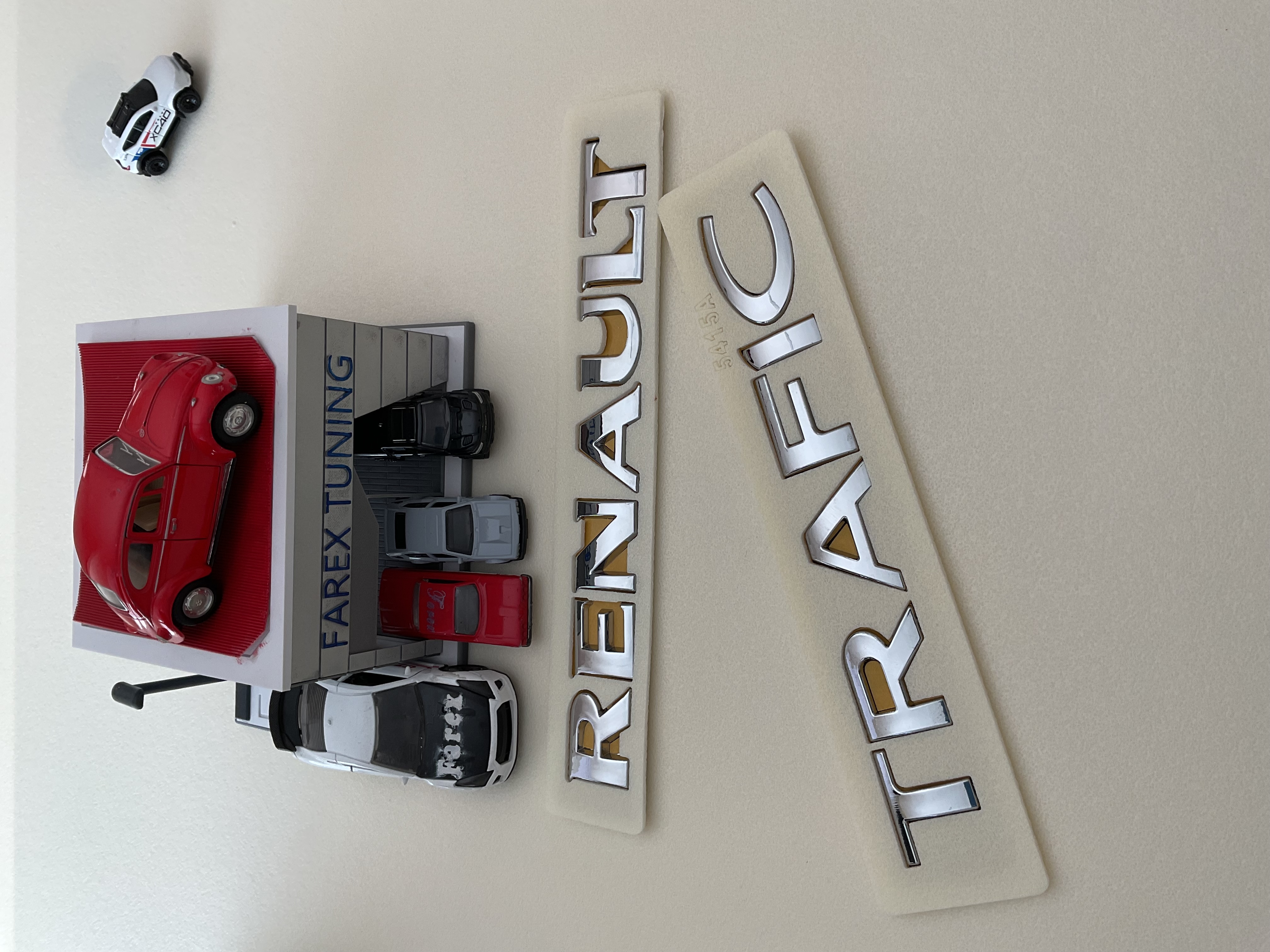 Renault ve Trafic (Büyük Boy) Krom Bagaj Yazısı Seti 2’li 3M 3D ABS