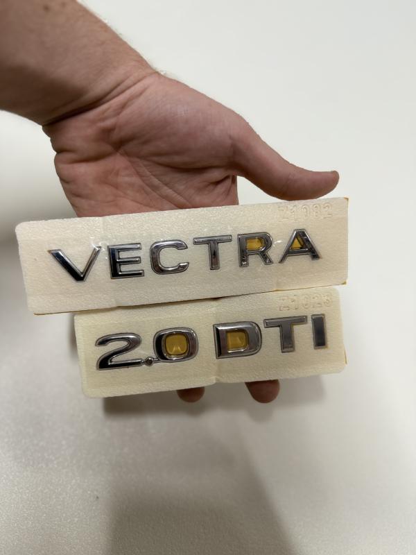 Vectra ve 2.0 DTI Krom Bagaj Yazısı Seti 3’lü 3M 3D ABS Arma Logo