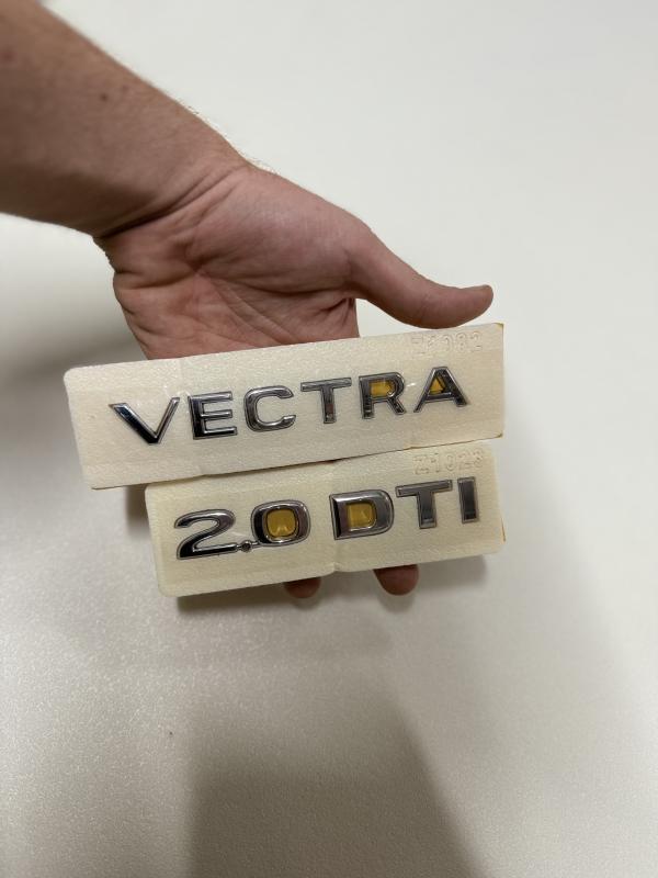 Vectra ve 2.0 DTI Krom Bagaj Yazısı Seti 3’lü 3M 3D ABS Arma Logo