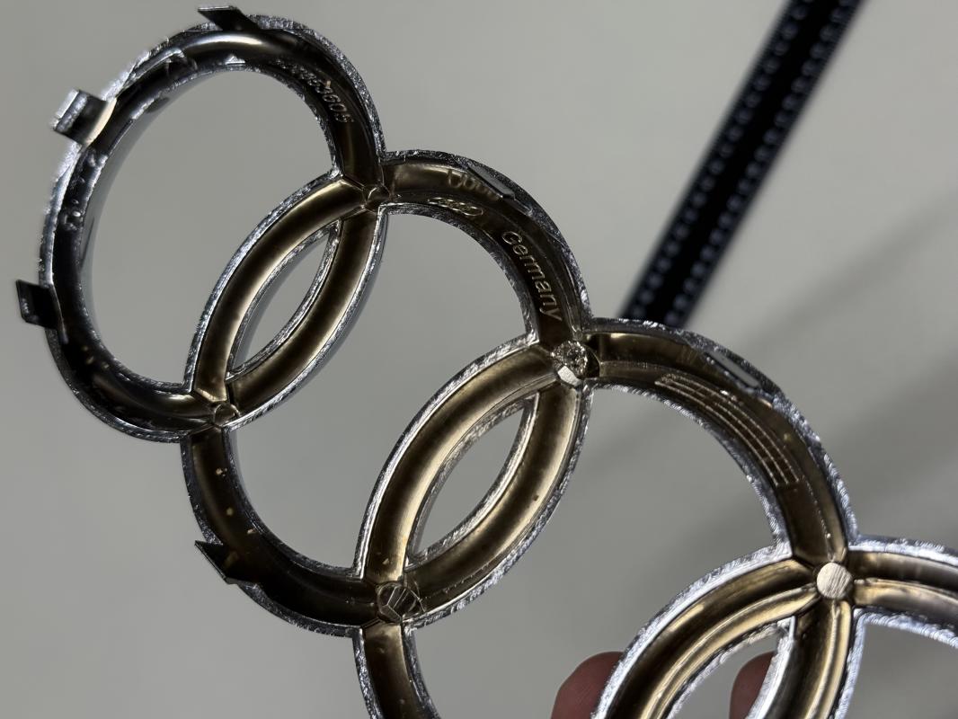 Audi Krom Panjur Arması 275mm