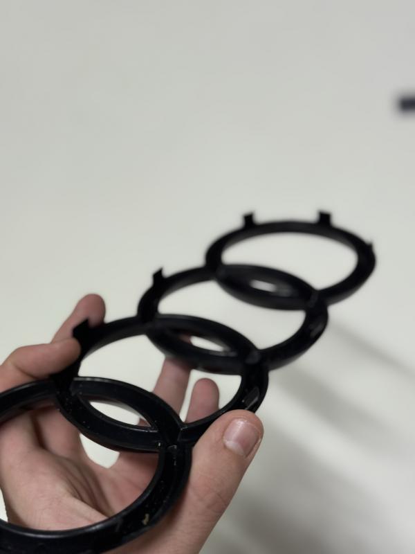 Audi Uyumlu Piano Black Panjur Arması (275mm) Arma Logo