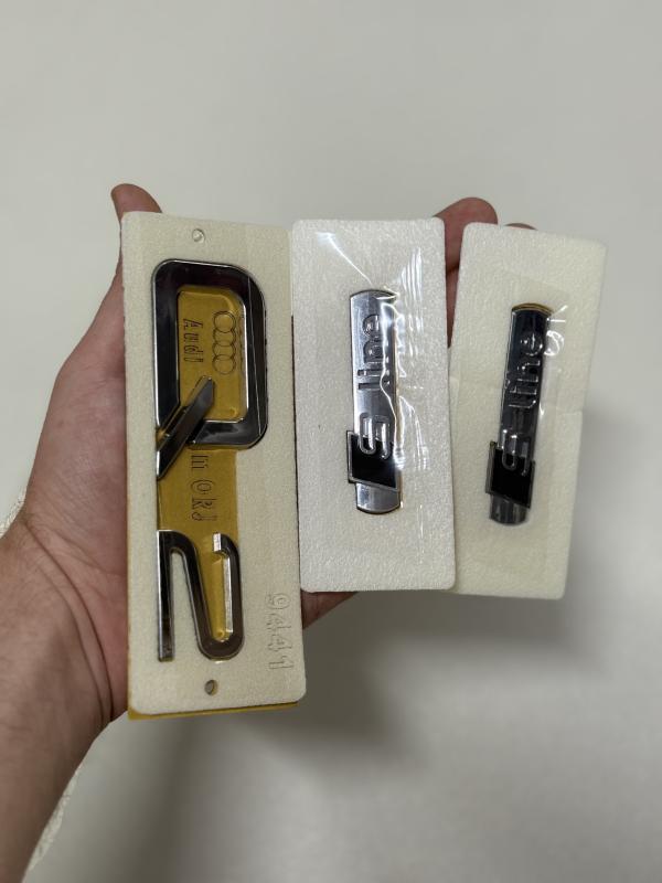 Q2 Krom Bagaj Yazısı ve S Line Krom-Piano Black Çamurluk Arması Seti 3’lü 3M 3D ABS