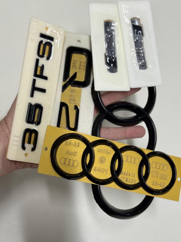 Q2-35 TFSI Piano Black Bagaj Yazısı-AudiPanjur-Bagaj Arması-SLineKrom-Piano Black Çamurluk Arma Set