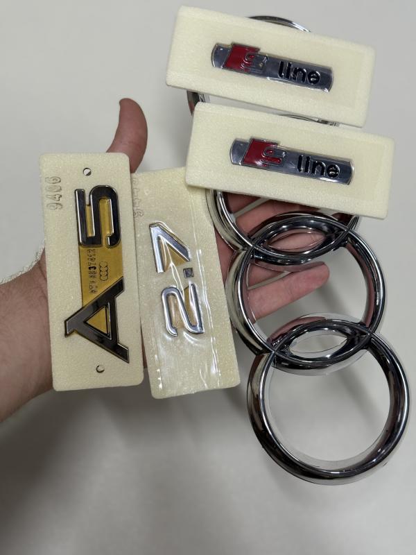 A5 ve 2.7 Krom Bagaj Yazı ve Krom Kırmızı Çamurluk Arma ve Panjur Arma Seti 3’lü Paket Logosu Arması