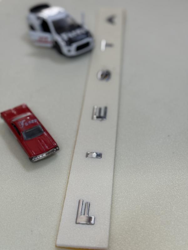 Fiesta Yeni Nesil Boşluklu Krom Bagaj Yazısı 3M 3D ABS
