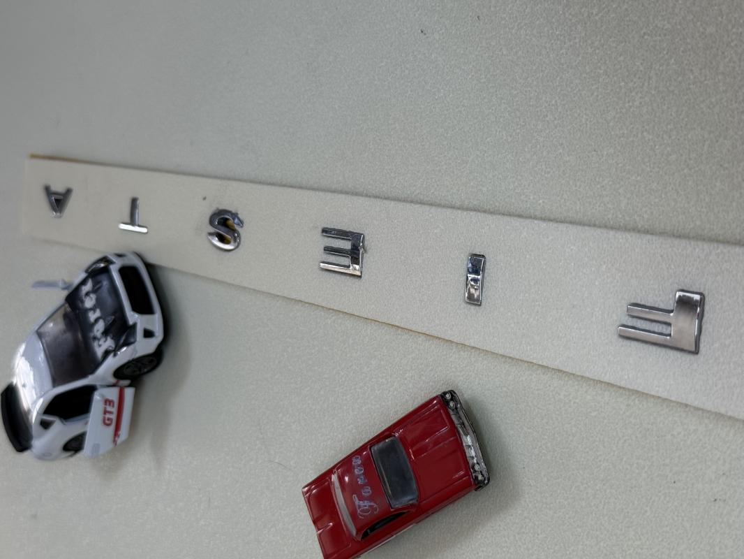 Fiesta Yeni Nesil Boşluklu Krom Bagaj Yazısı 3M 3D ABS