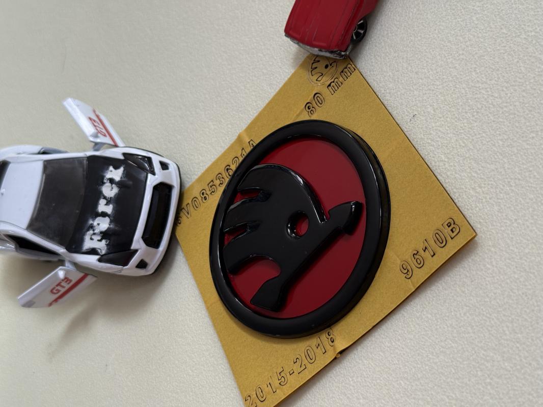 Skoda Yeni Nesil Kırmızı Bagaj Arması 8cm 3M 3D ABS