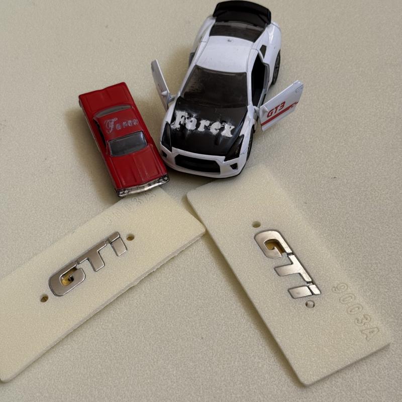 Gti Krom Çamurluk Arması Seti 2’li 3M 3D ABS