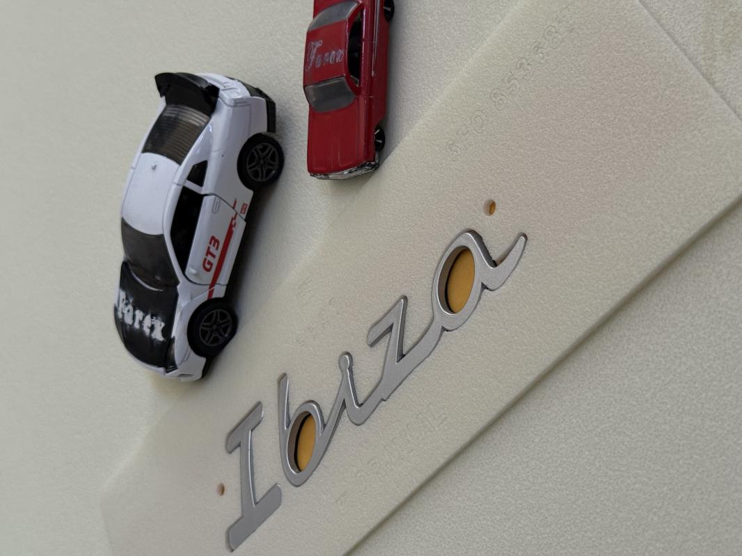 Ibiza İmza Model Gri Bagaj Yazısı 3M 3D ABS