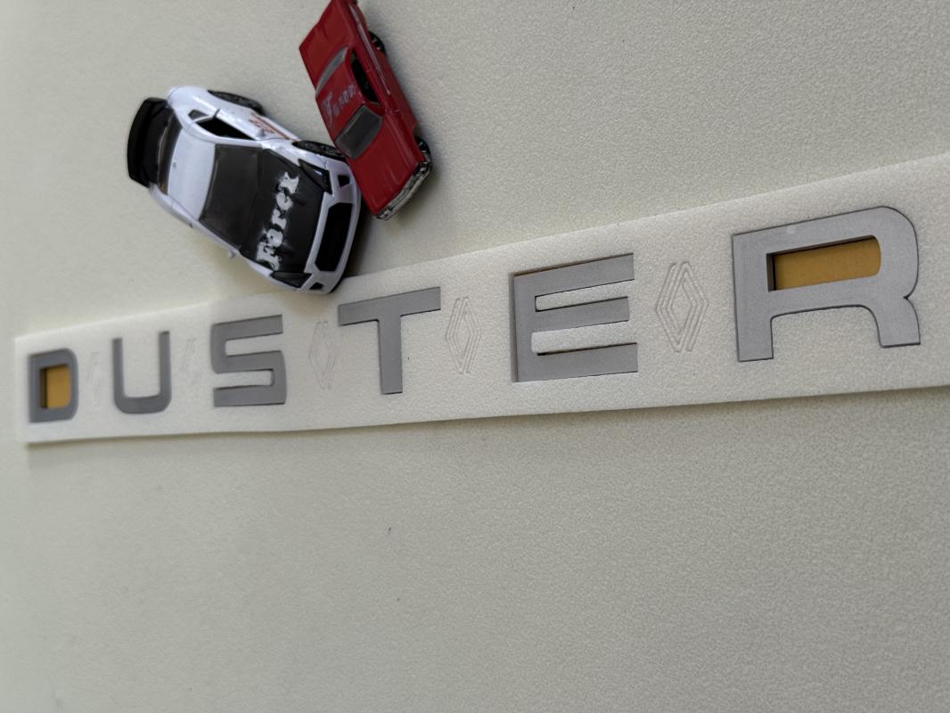 Duster Yeni Nesil Gri Kaput Yazısı 3M 3D ABS