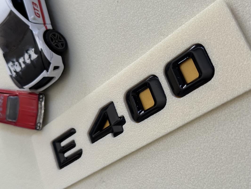 E 400 Üçgen Tip Piano Black Bagaj Yazısı 3M 3D ABS