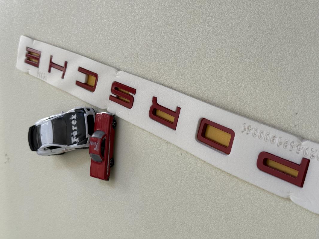 Porsche Kırmızı Boşluklu Bagaj Yazısı 3M 3D ABS