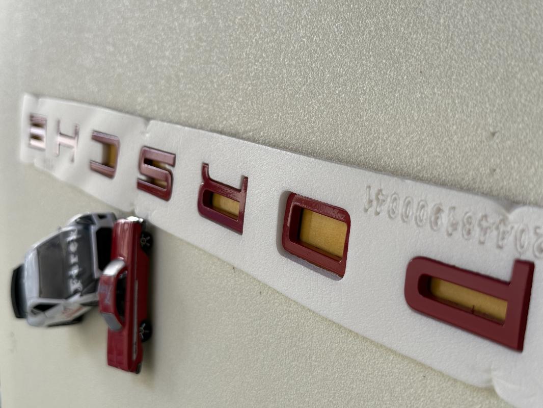 Porsche Kırmızı Boşluklu Bagaj Yazısı 3M 3D ABS